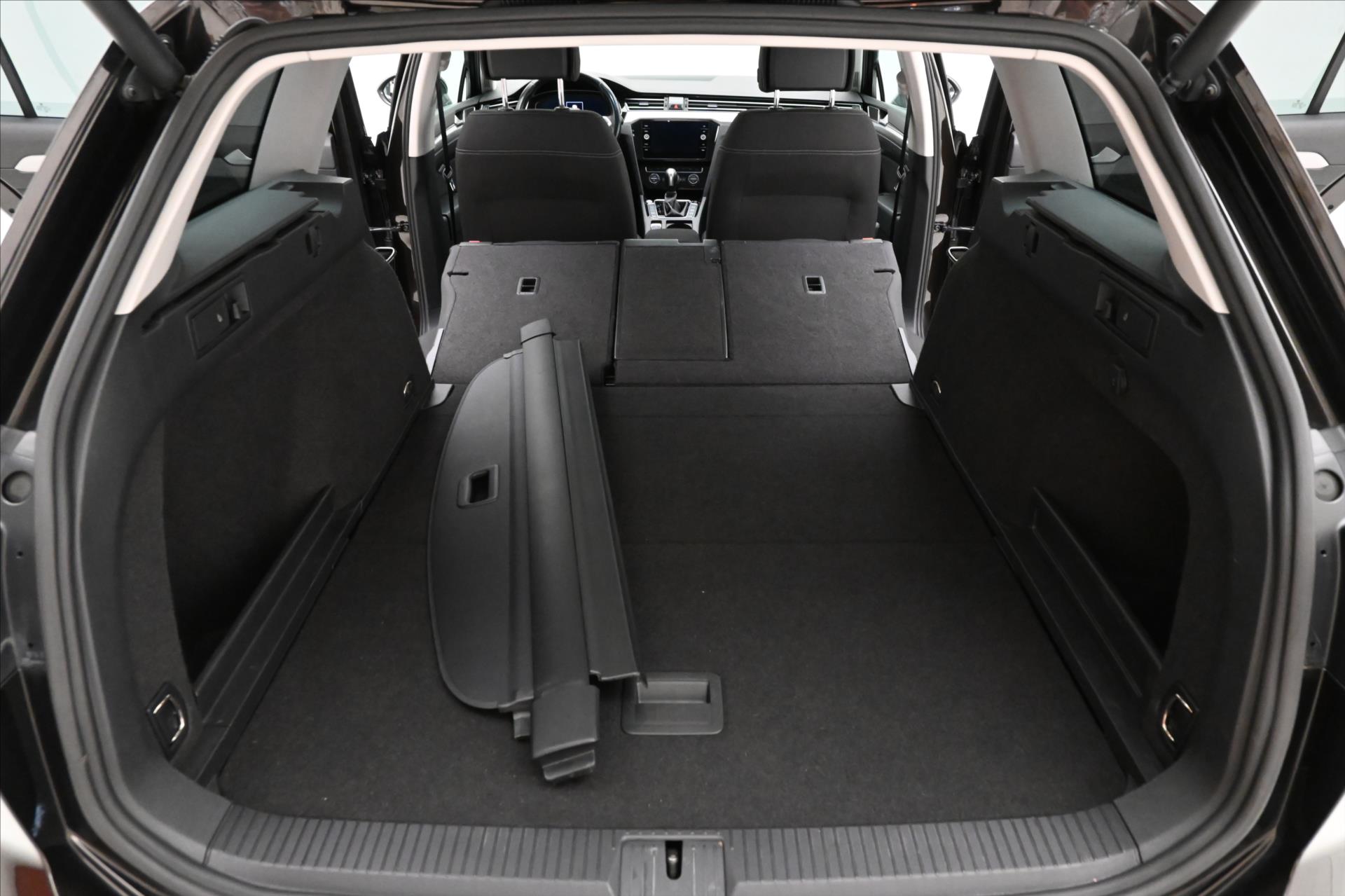 Hlavní fotografie vozu Volkswagen Passat 2,0 TDI 110 kW DSG Business Záruka až 5 let (12)