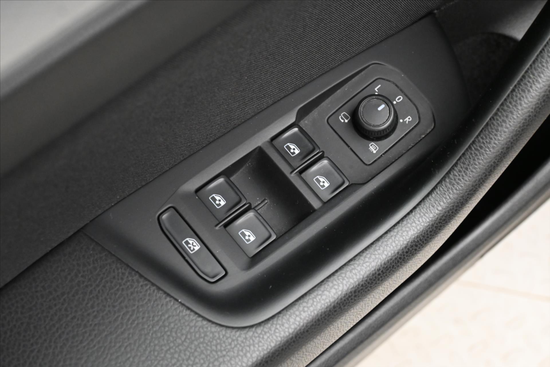 Hlavní fotografie vozu Volkswagen Passat 2,0 TDI 110 kW DSG Business Záruka až 5 let (26)