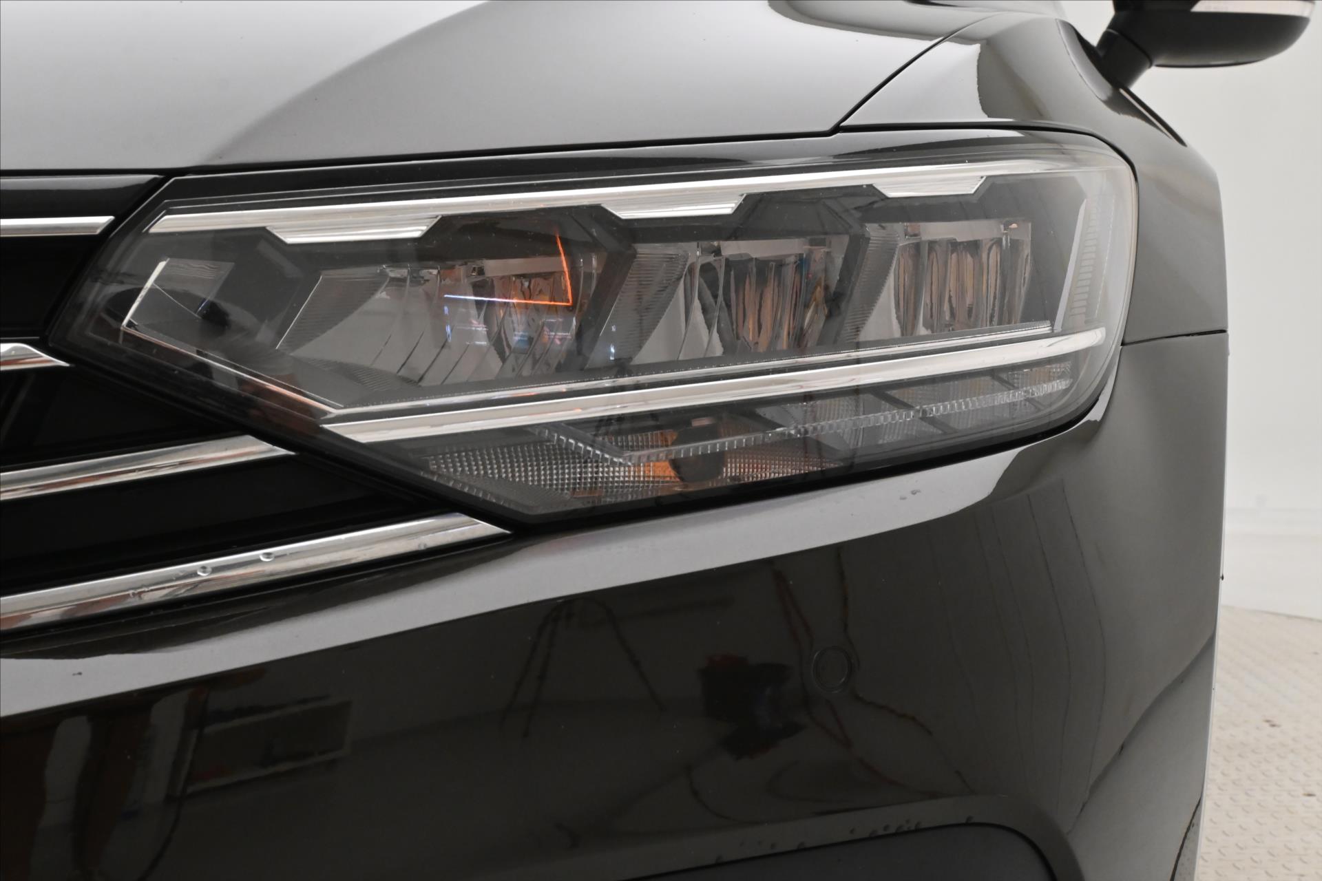 Hlavní fotografie vozu Volkswagen Passat 2,0 TDI 110 kW DSG Business Záruka až 5 let (30)