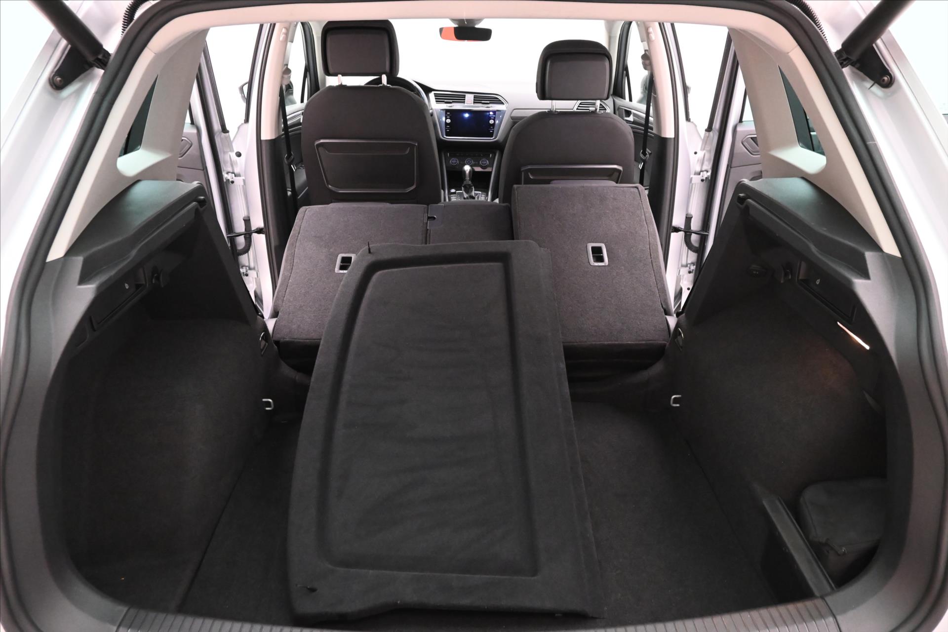 Hlavní fotografie vozu Volkswagen Tiguan 2,0 TDI 110 kW DSG iQ.DRIVE Záruka až 5 let (12)