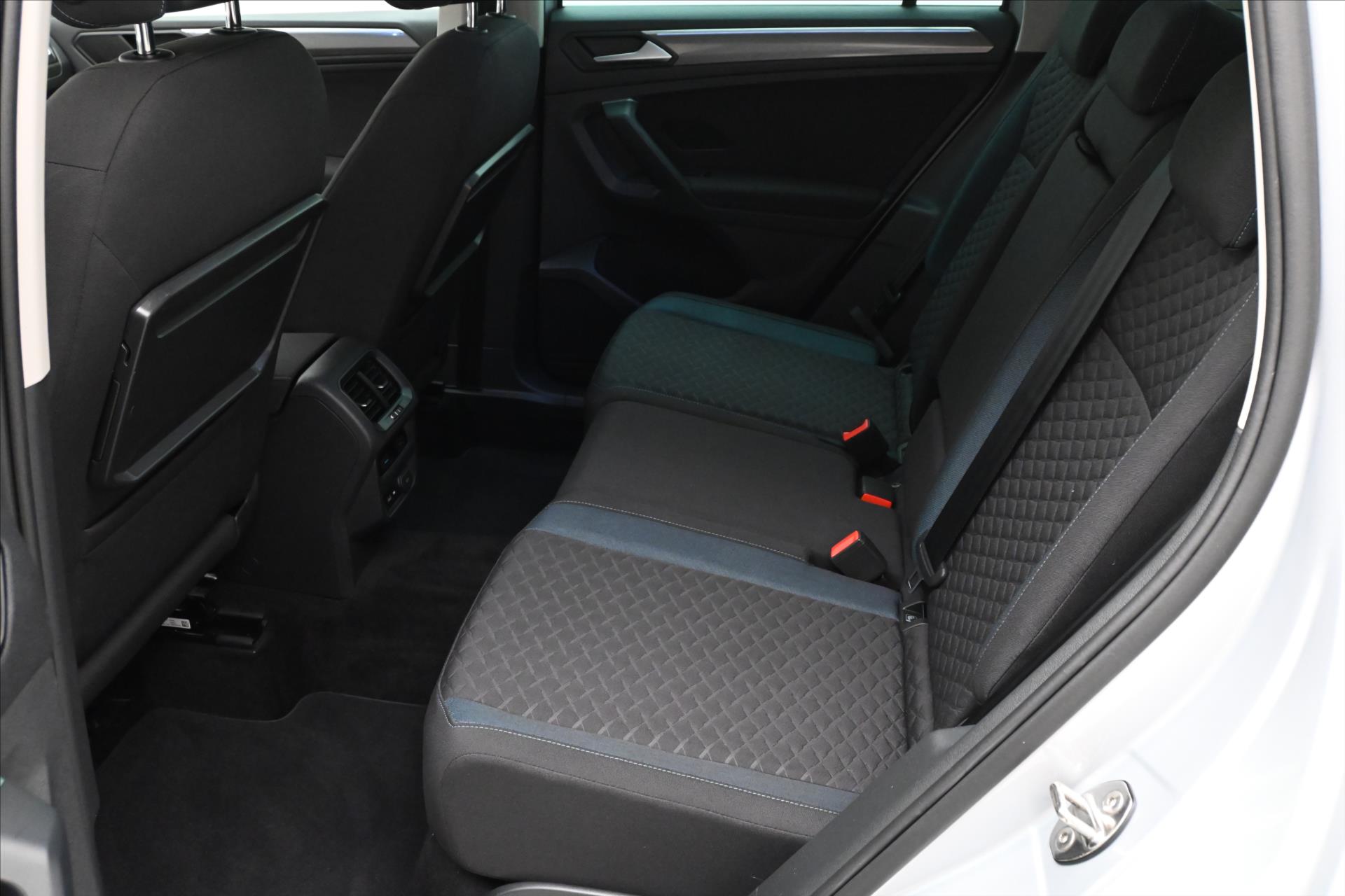 Hlavní fotografie vozu Volkswagen Tiguan 2,0 TDI 110 kW DSG iQ.DRIVE Záruka až 5 let (15)