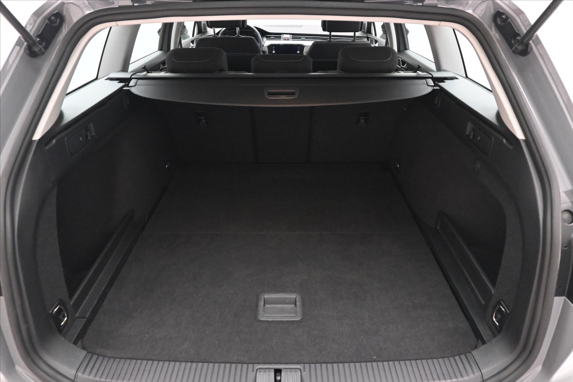 Hlavní fotografie vozu Volkswagen Passat 2,0 TDI 110kW Business Záruka až 5 let (11)