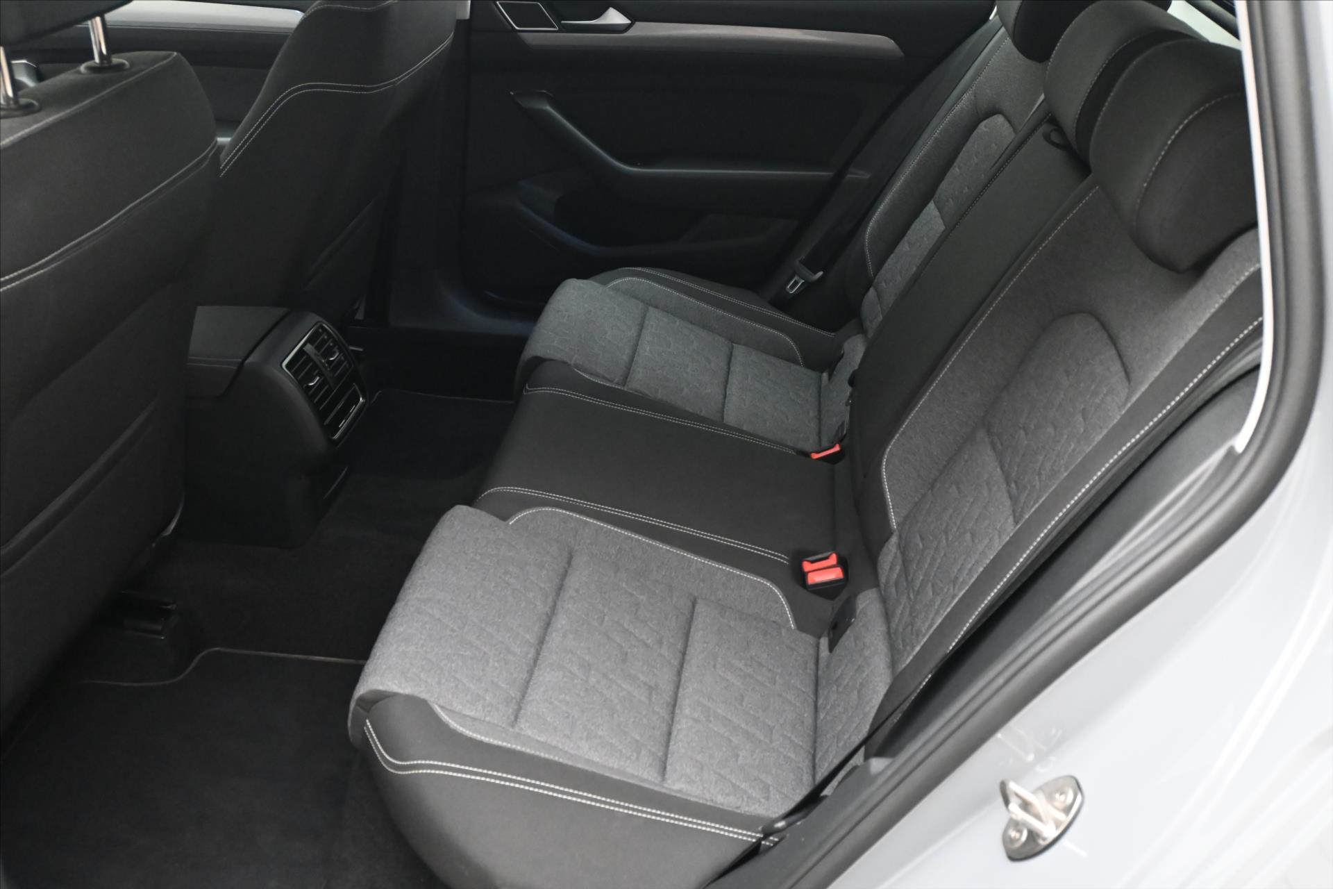 Hlavní fotografie vozu Volkswagen Passat 2,0 TDI 110kW Business Záruka až 5 let (15)