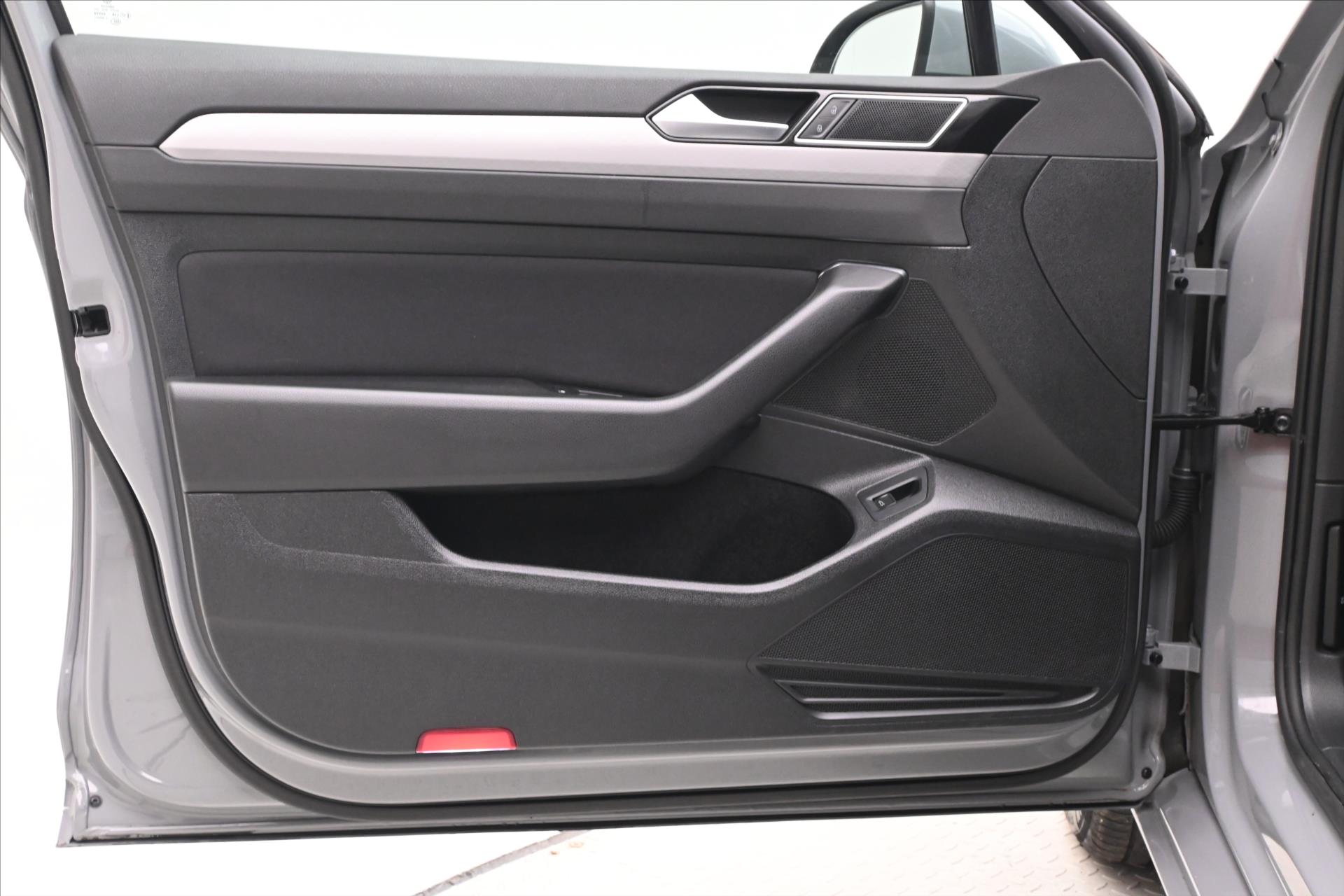 Hlavní fotografie vozu Volkswagen Passat 2,0 TDI 110kW Business Záruka až 5 let (26)