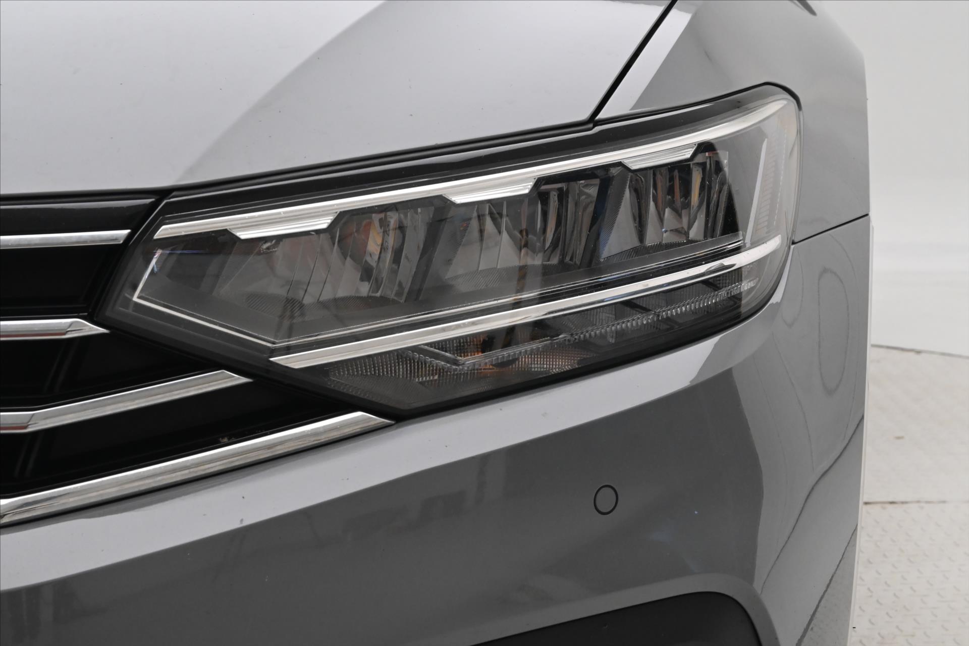 Hlavní fotografie vozu Volkswagen Passat 2,0 TDI 110kW Business Záruka až 5 let (30)