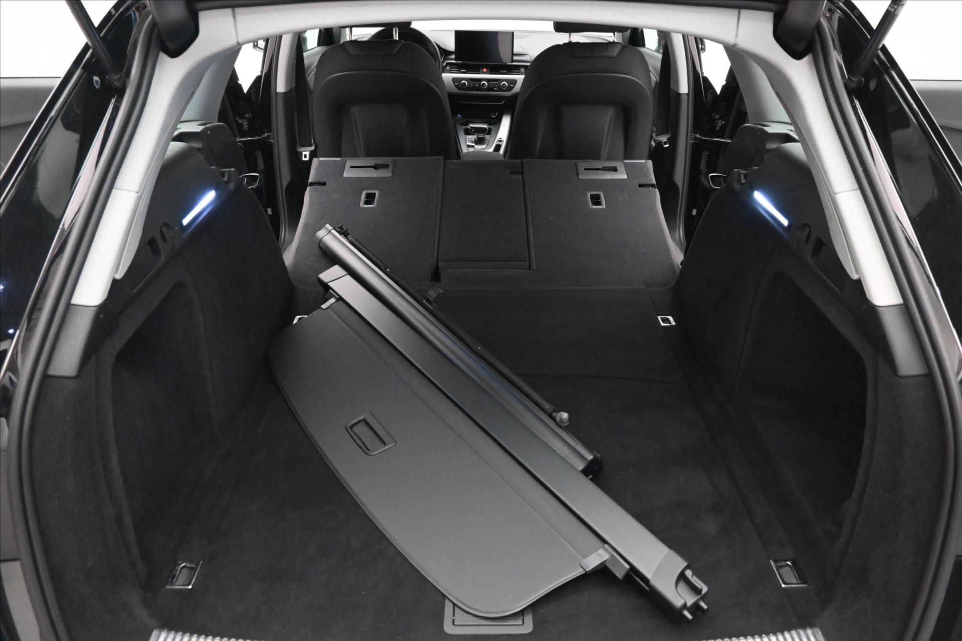 Hlavní fotografie vozu Audi A4 2,0 40TDI 150kW S-Tronic Záruka až 5 let (12)