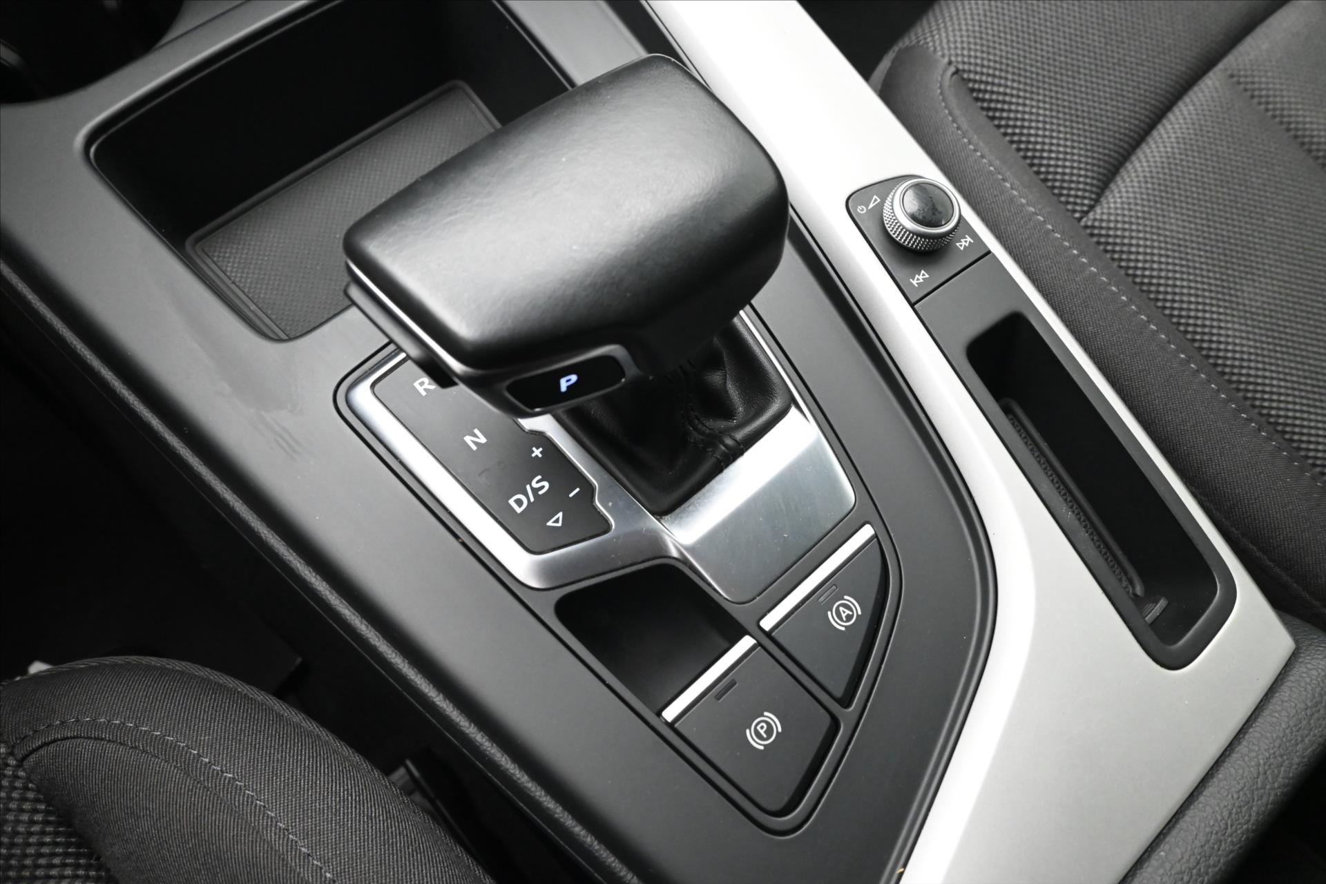 Hlavní fotografie vozu Audi A4 2,0 40TDI 150kW S-Tronic Záruka až 5 let (24)