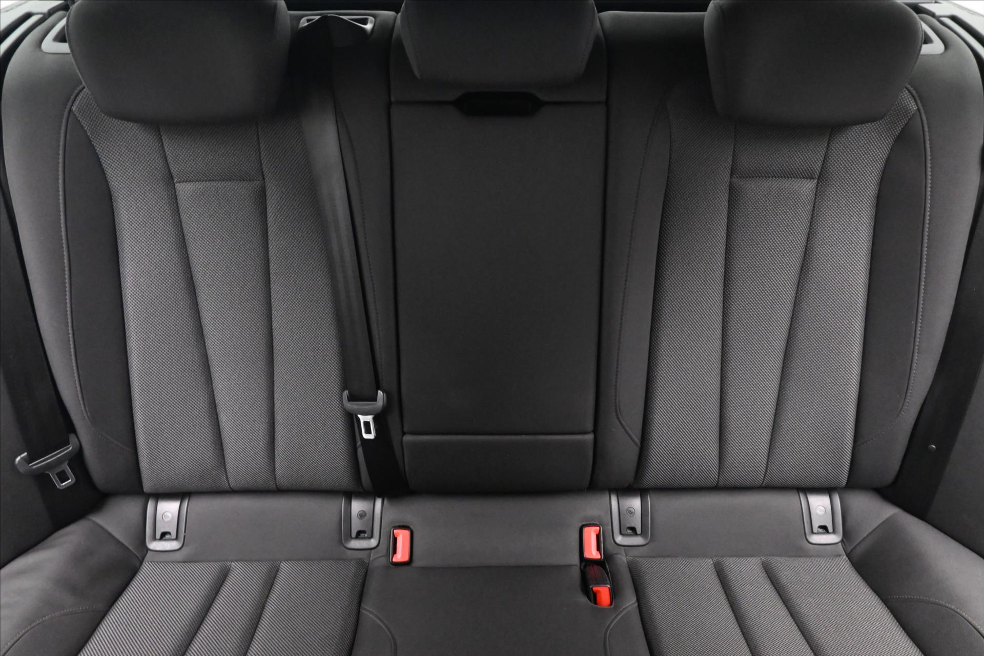 Hlavní fotografie vozu Audi A4 2,0 40TDI 150kW S-Tronic Záruka až 5 let (30)