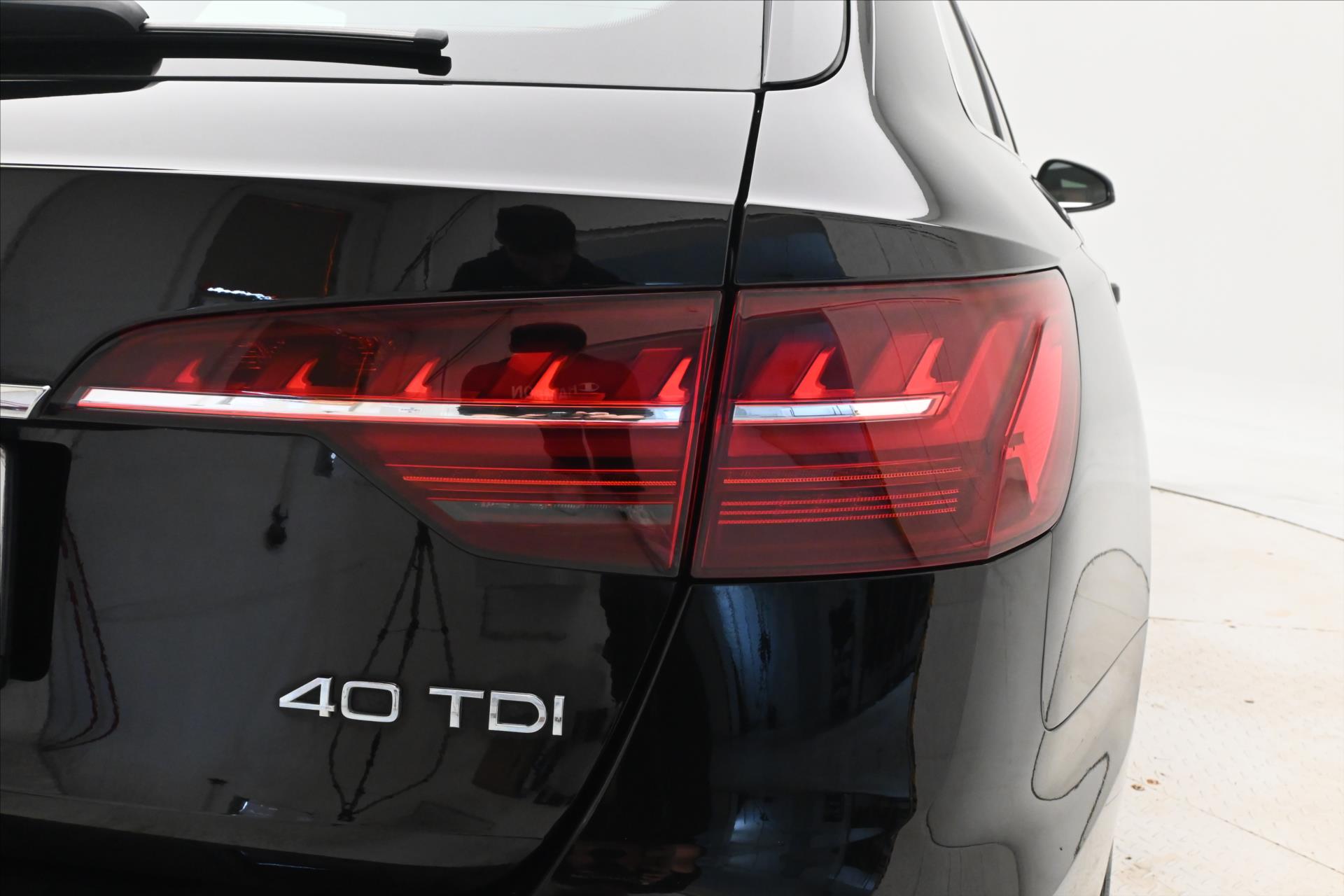 Hlavní fotografie vozu Audi A4 2,0 40TDI 150kW S-Tronic Záruka až 5 let (32)