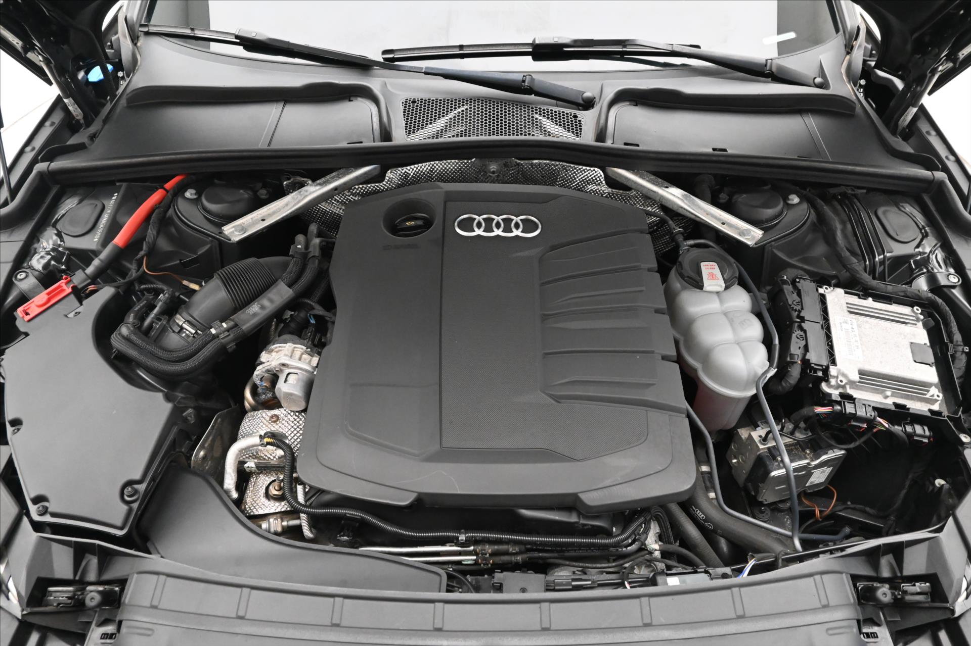 Hlavní fotografie vozu Audi A4 2,0 40TDI 150kW S-Tronic Záruka až 5 let (10)