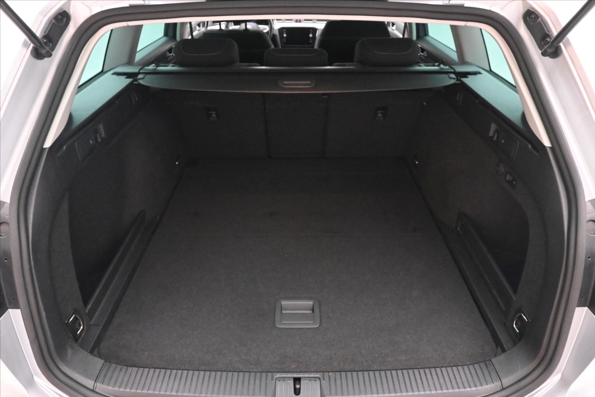 Hlavní fotografie vozu Volkswagen Passat 2,0 TDI 110kW DSG Business Záruka až 5 let (11)