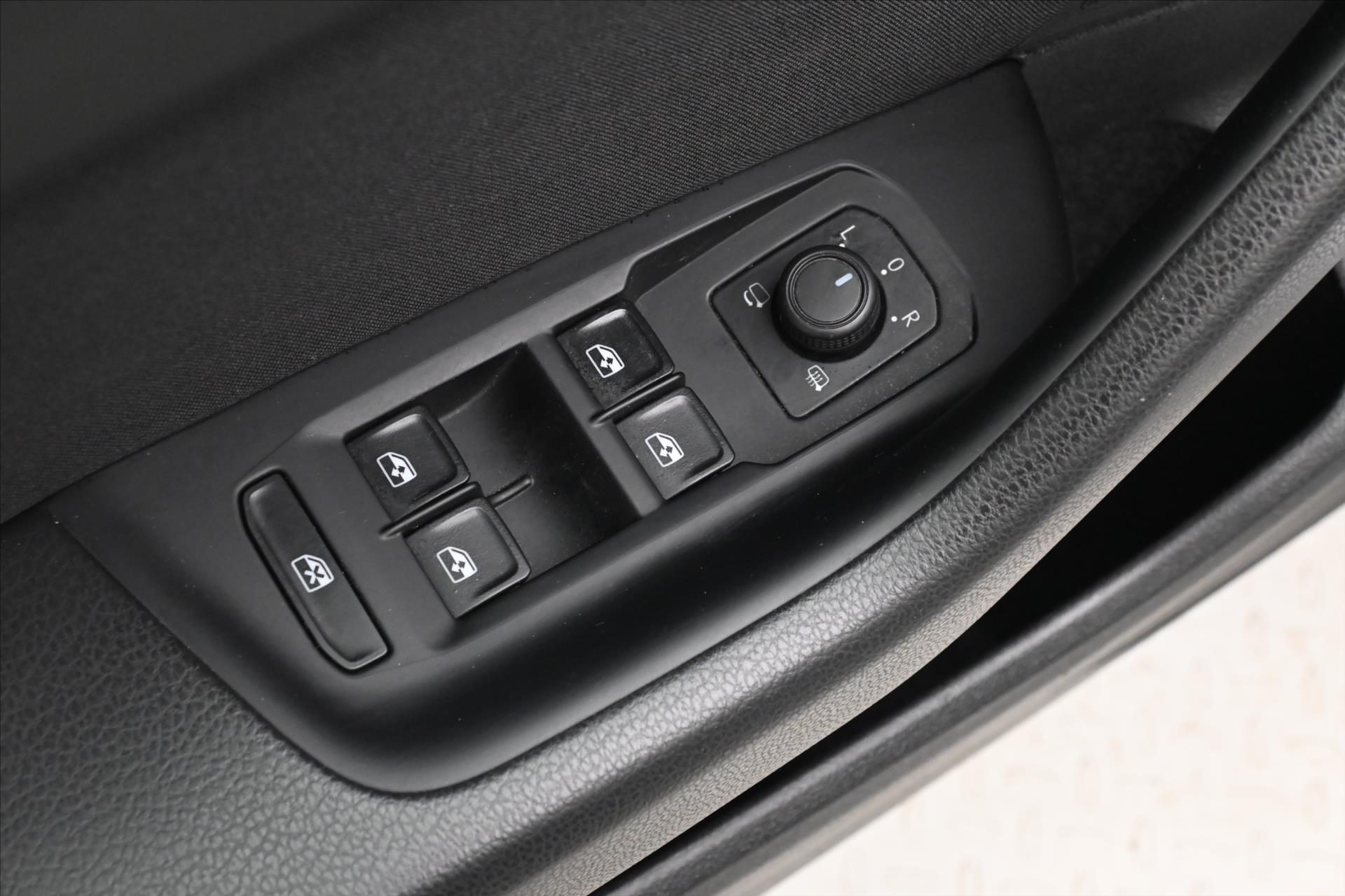 Hlavní fotografie vozu Volkswagen Passat 2,0 TDI 110kW DSG Business Záruka až 5 let (27)