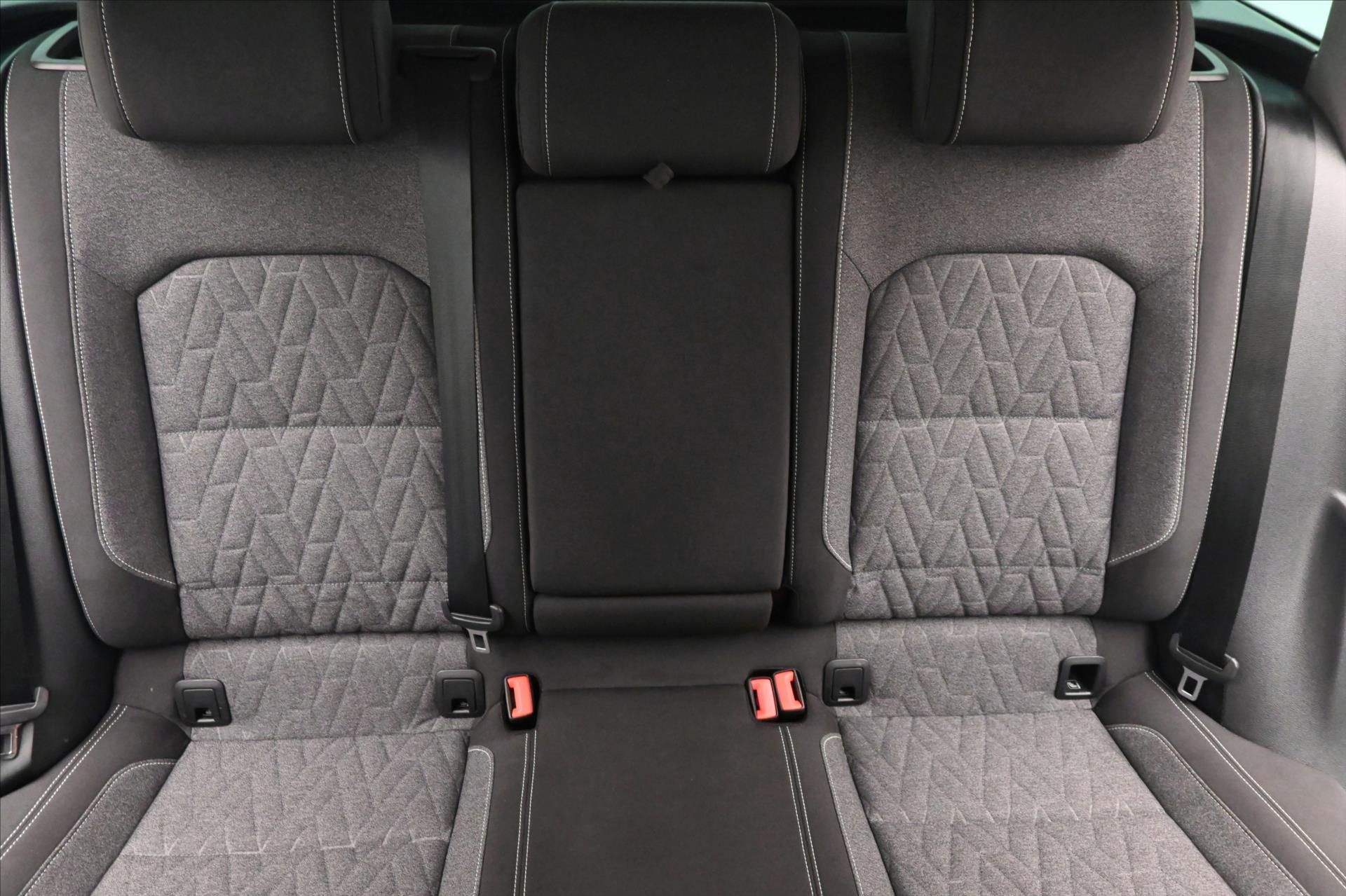 Hlavní fotografie vozu Volkswagen Passat 2,0 TDI 110kW DSG Business Záruka až 5 let (29)