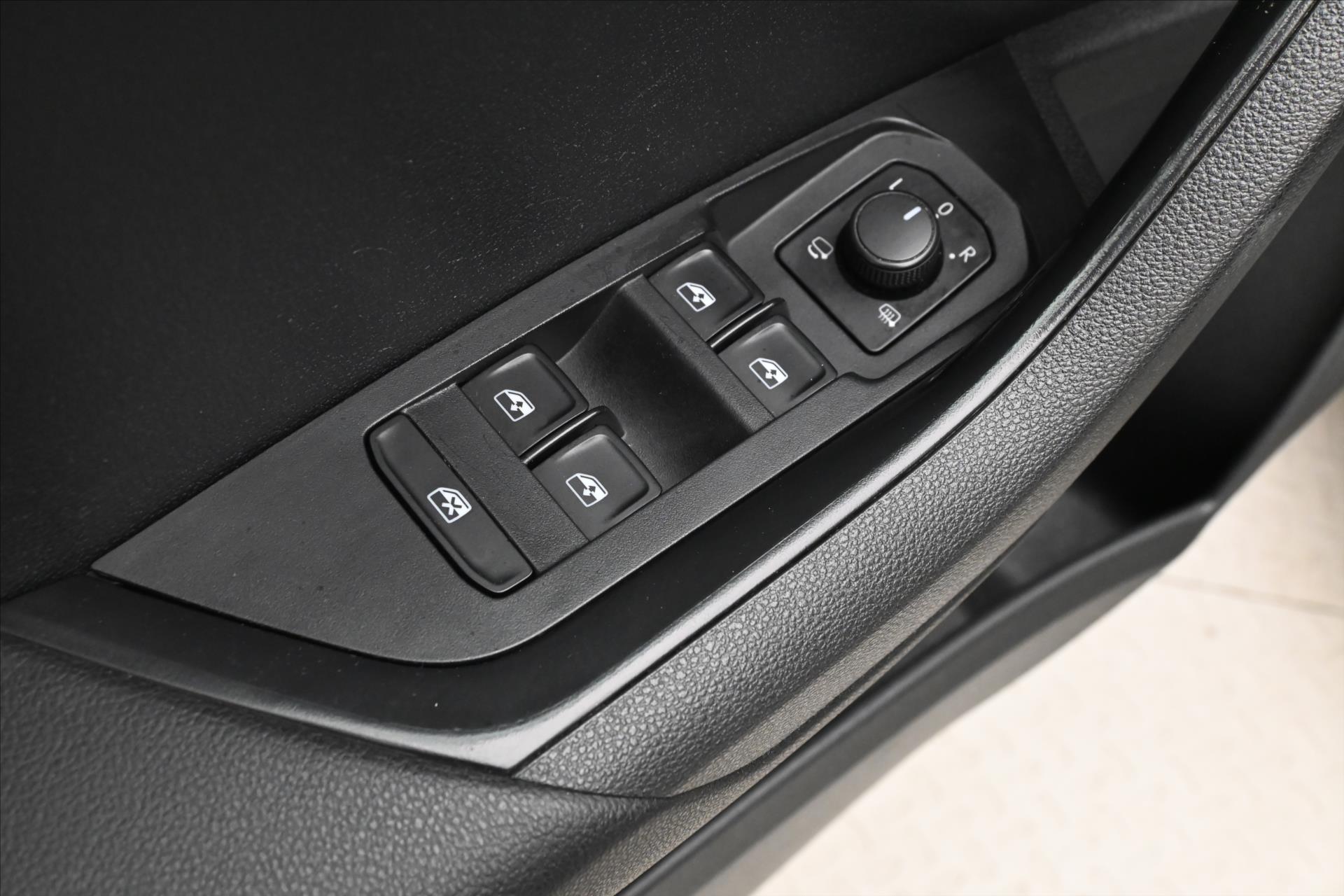 Hlavní fotografie vozu Škoda Karoq 2,0 TDI 85kW DSG Ambition Záruka až 5 let (26)