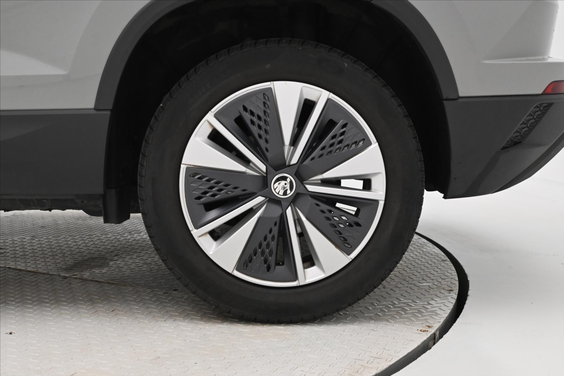 Hlavní fotografie vozu Škoda Karoq 2,0 TDI 85kW DSG Ambition Záruka až 5 let (32)