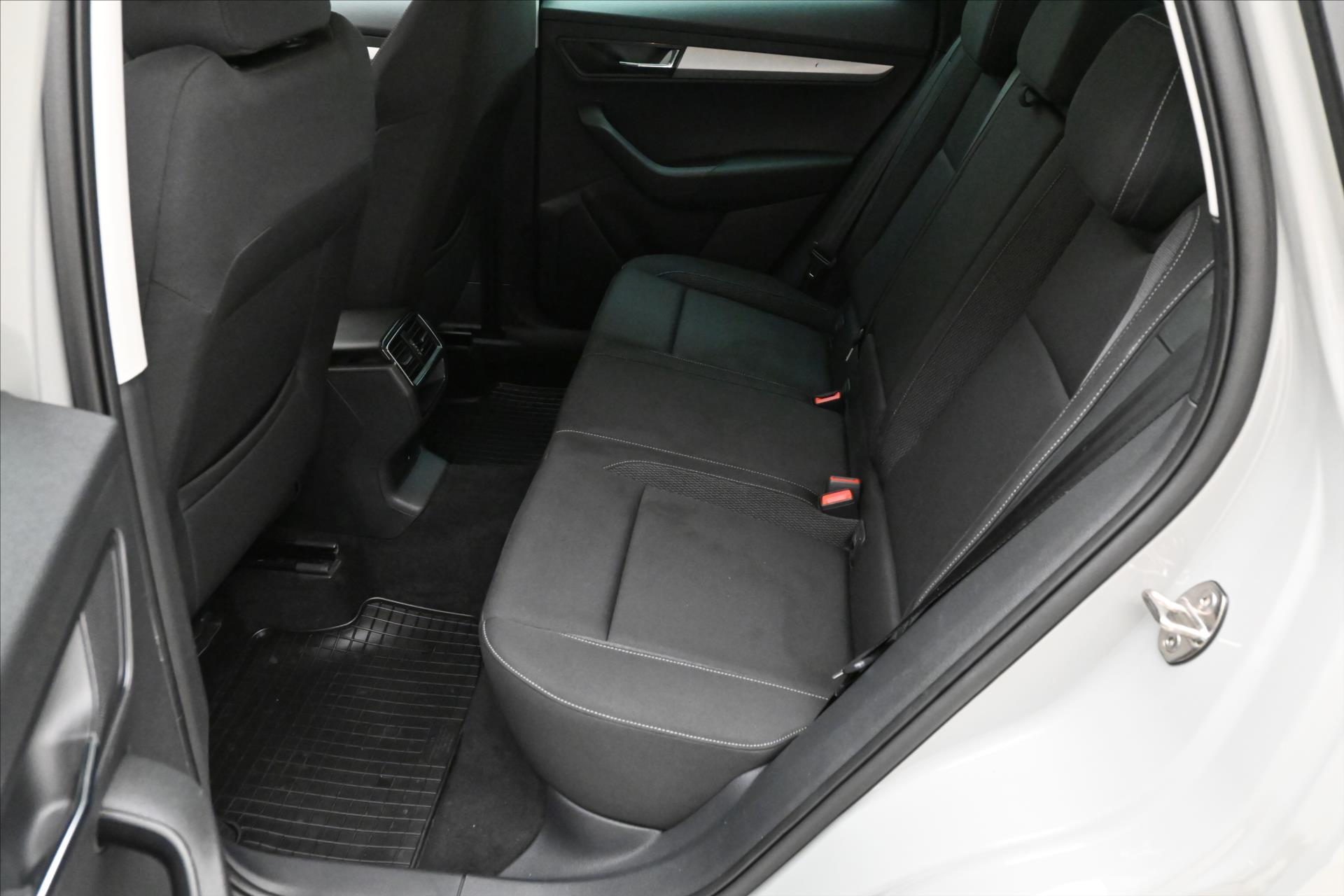 Hlavní fotografie vozu Škoda Karoq 2,0 TDI 85kW DSG VIRTUAL EL.KUFR Záruka až 5 let (15)