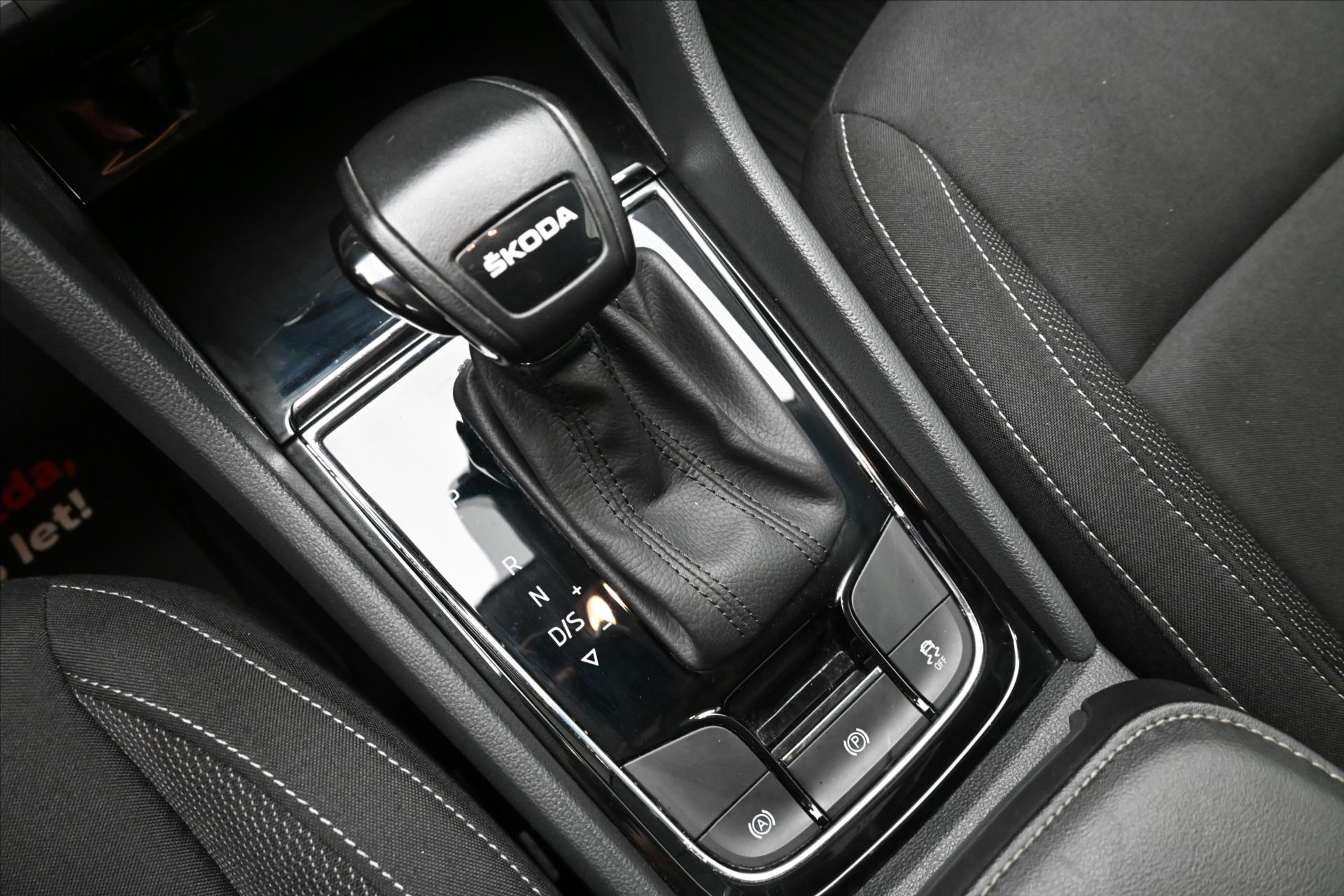 Hlavní fotografie vozu Škoda Karoq 2,0 TDI 85kW DSG VIRTUAL EL.KUFR Záruka až 5 let (23)