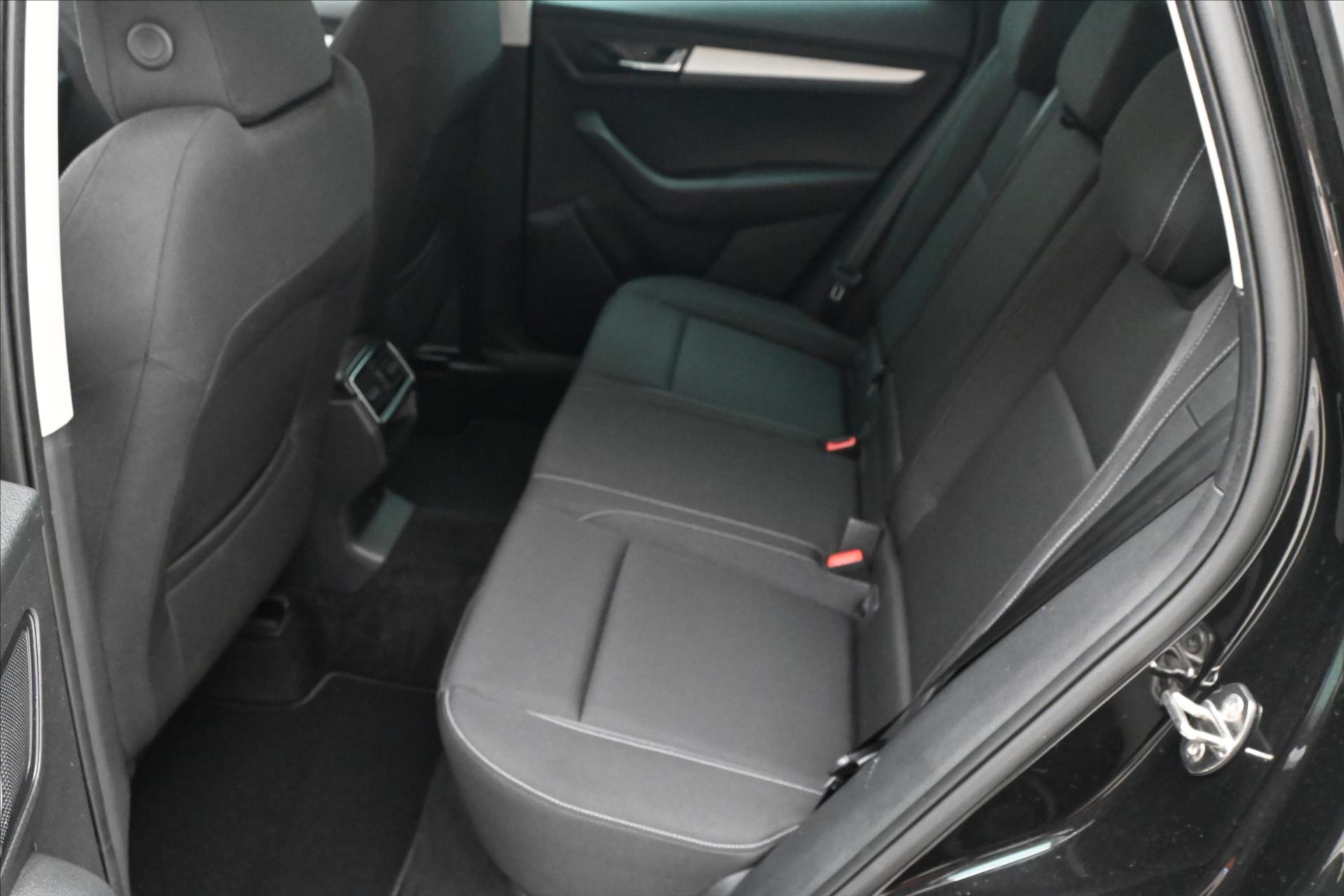 Hlavní fotografie vozu Škoda Karoq 2,0 TDI 85kW DSG Ambition Záruka až 5 let (15)