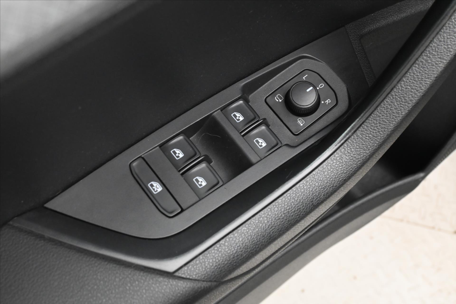 Hlavní fotografie vozu Škoda Karoq 2,0 TDI 85kW DSG Ambition Záruka až 5 let (26)
