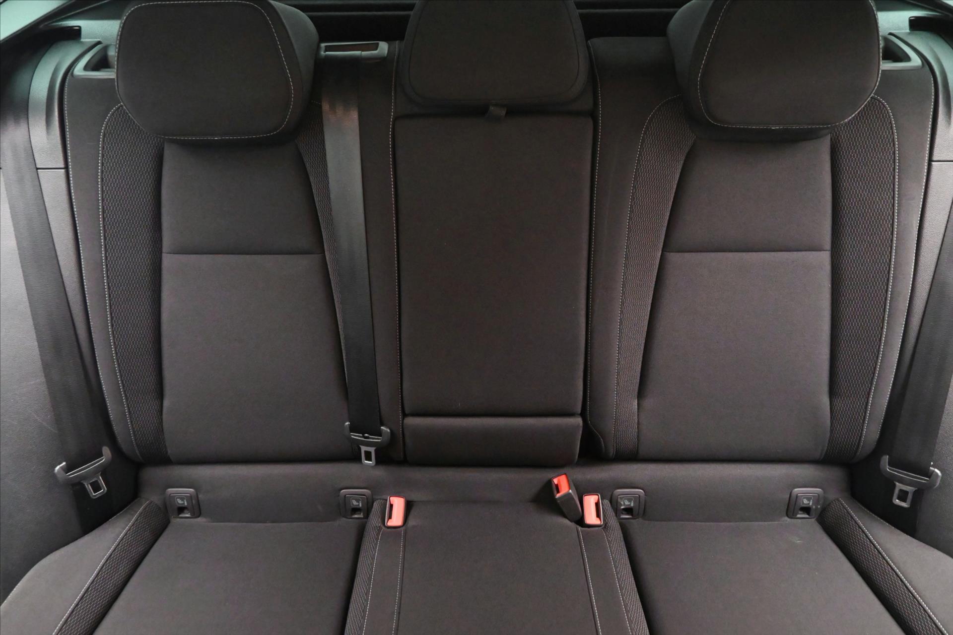 Hlavní fotografie vozu Škoda Karoq 2,0 TDI 85kW DSG NAVIGACE Záruka až 5 let (29)