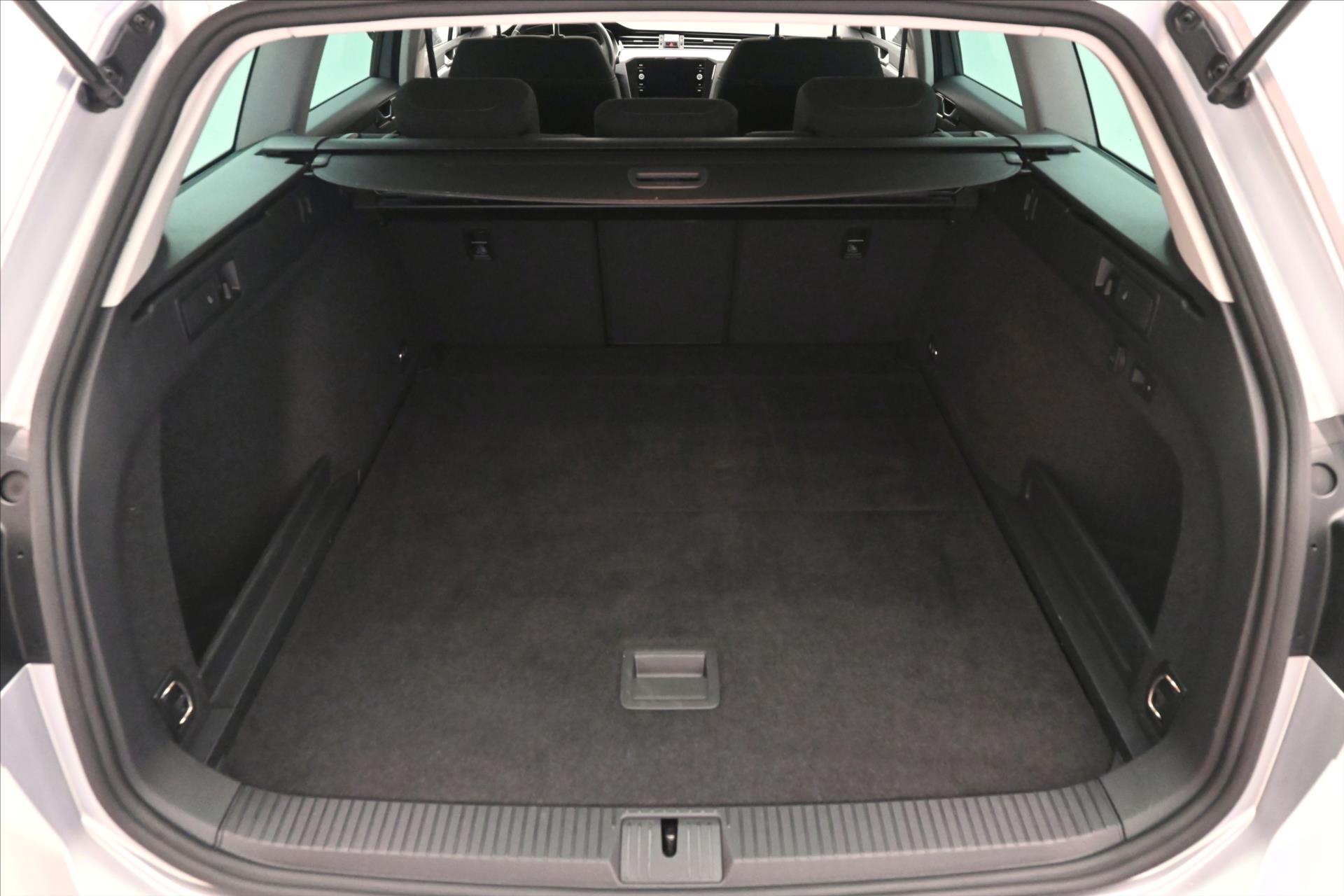 Hlavní fotografie vozu Volkswagen Passat 2,0 TDI 110kW DSG Business Záruka až 5 let (11)