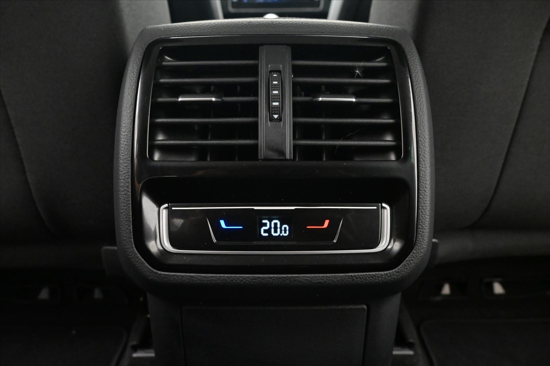 Hlavní fotografie vozu Volkswagen Passat 2,0 TDI 110kW DSG Business Záruka až 5 let (23)