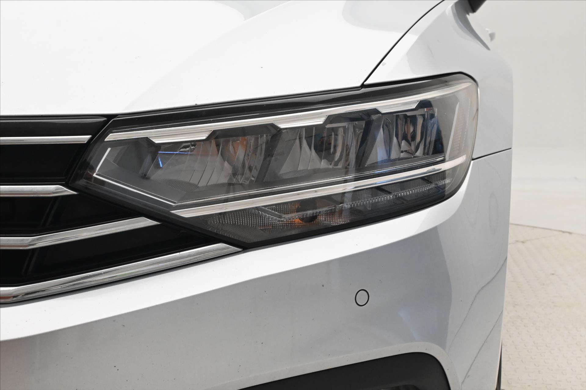 Hlavní fotografie vozu Volkswagen Passat 2,0 TDI 110kW DSG Business Záruka až 5 let (31)