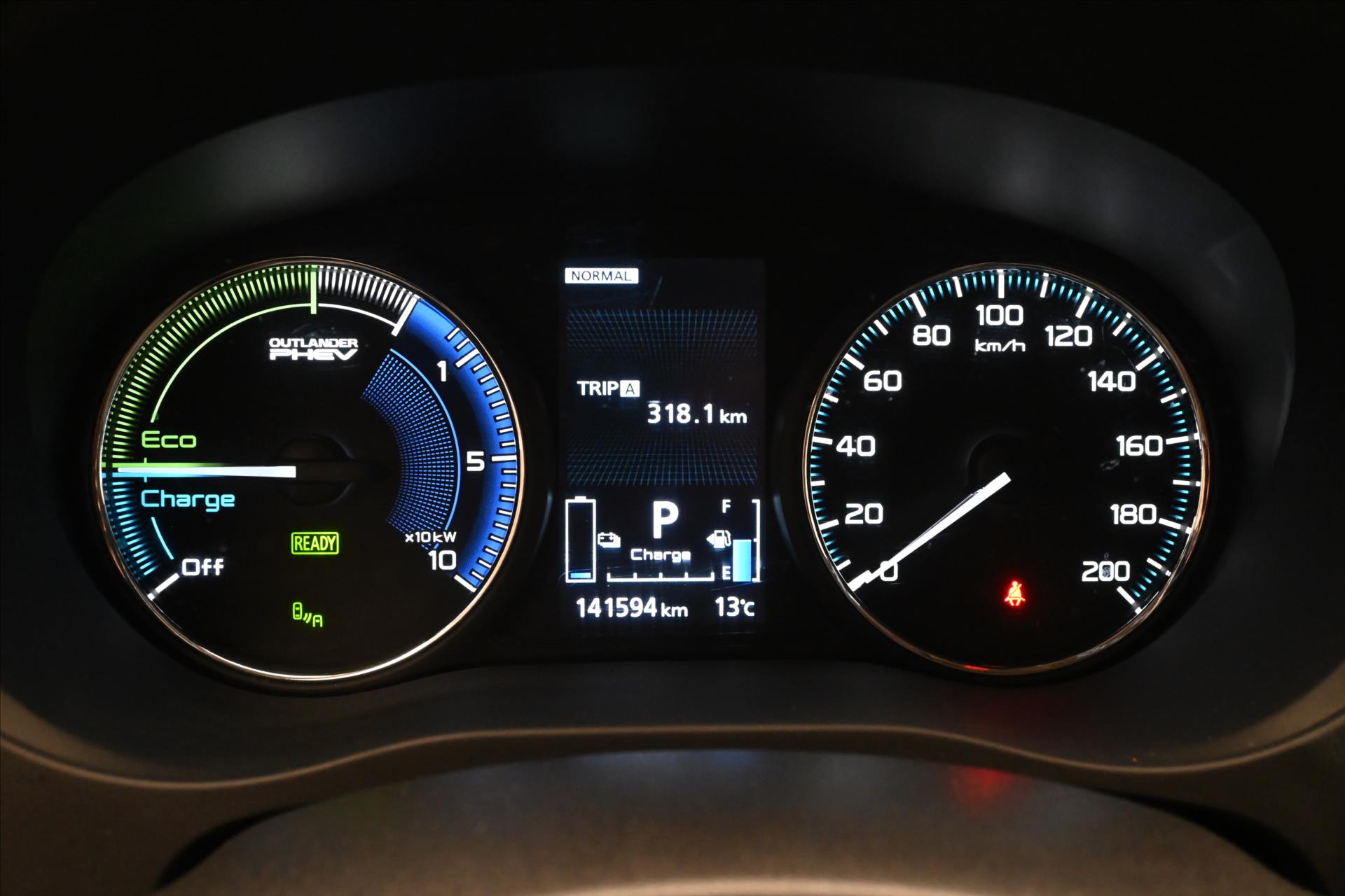 Hlavní fotografie vozu Mitsubishi Outlander 2,4 PHEV Intense+ 4WD Záruka až 5 let (17)