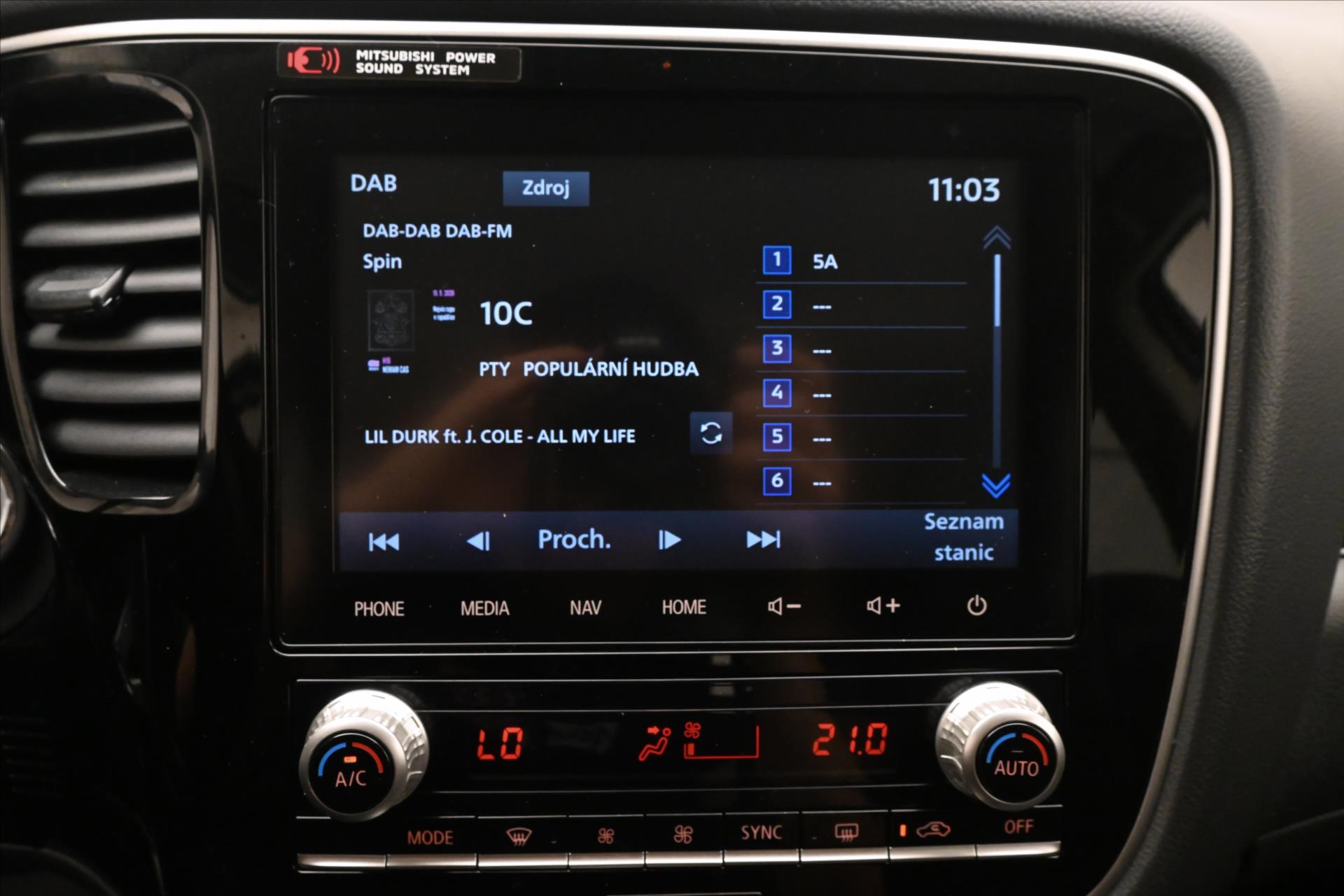 Hlavní fotografie vozu Mitsubishi Outlander 2,4 PHEV Intense+ 4WD Záruka až 5 let (20)