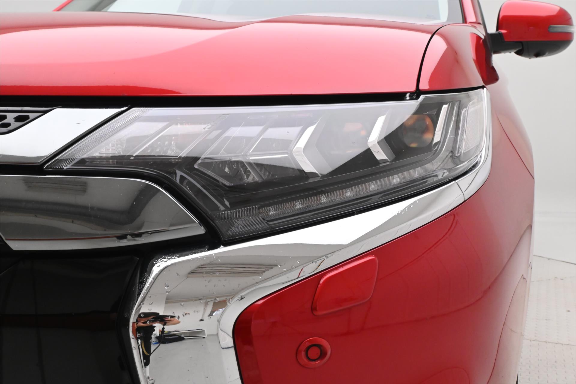 Hlavní fotografie vozu Mitsubishi Outlander 2,4 PHEV Intense+ 4WD Záruka až 5 let (31)