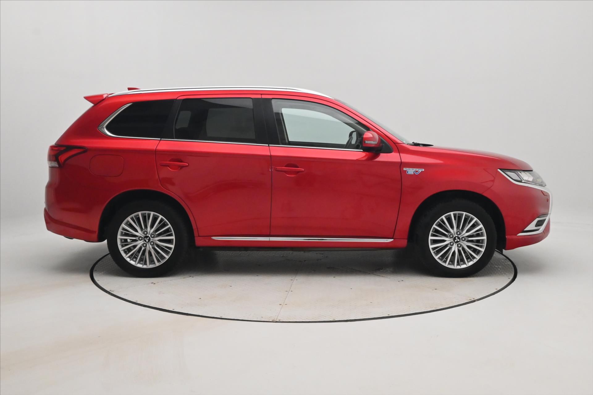 Hlavní fotografie vozu Mitsubishi Outlander 2,4 PHEV Intense+ 4WD Záruka až 5 let (5)