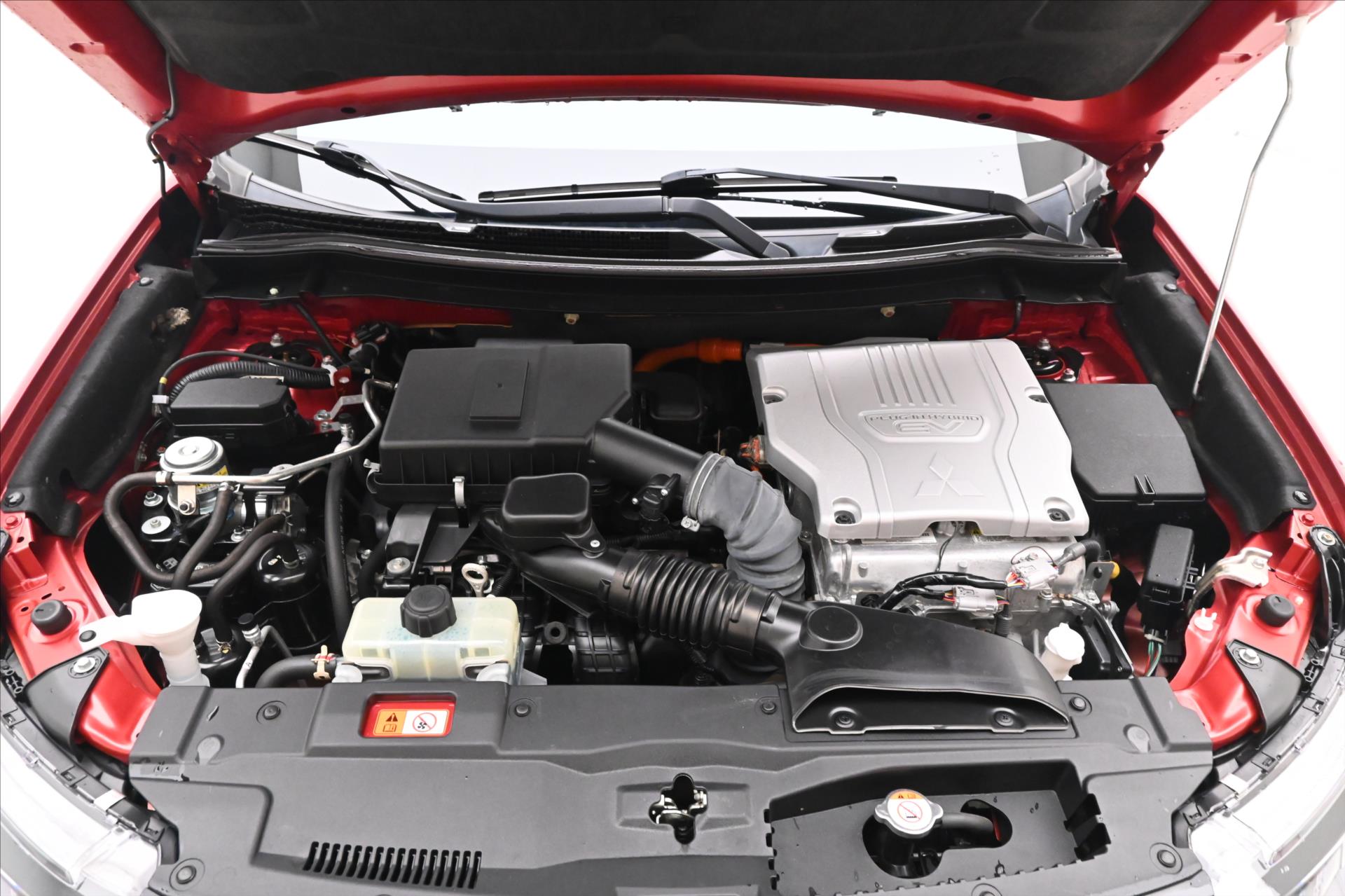Hlavní fotografie vozu Mitsubishi Outlander 2,4 PHEV Intense+ 4WD Záruka až 5 let (10)