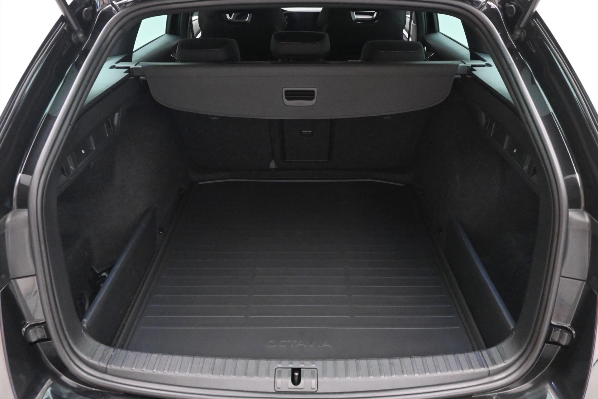 Hlavní fotografie vozu Škoda Octavia 2,0 TDI 110 kW DSG Sportline Záruka až 5 let (10)