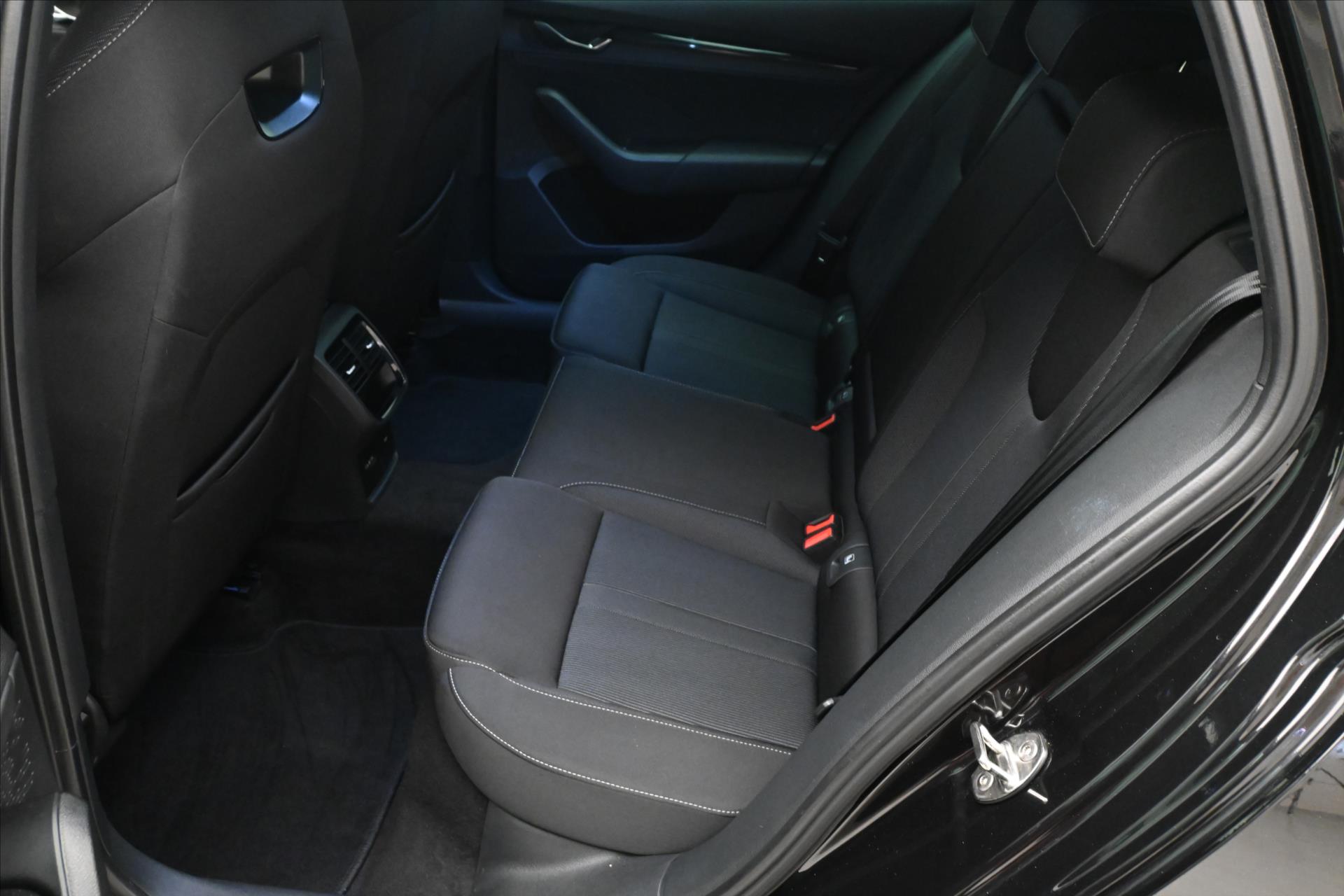 Hlavní fotografie vozu Škoda Octavia 2,0 TDI 110 kW DSG Sportline Záruka až 5 let (14)