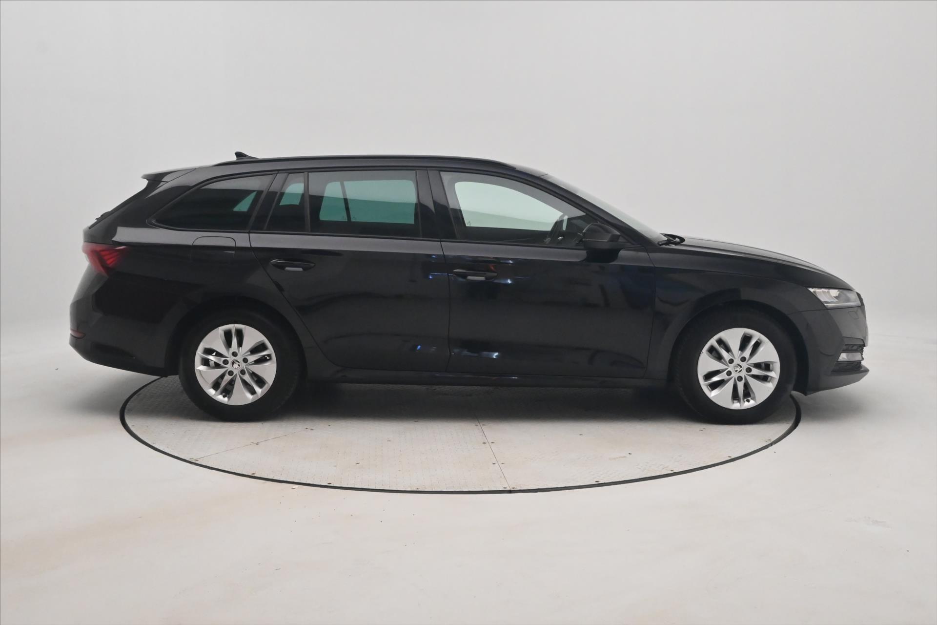 Hlavní fotografie vozu Škoda Octavia 2,0 TDI 110 kW DSG Sportline Záruka až 5 let (4)