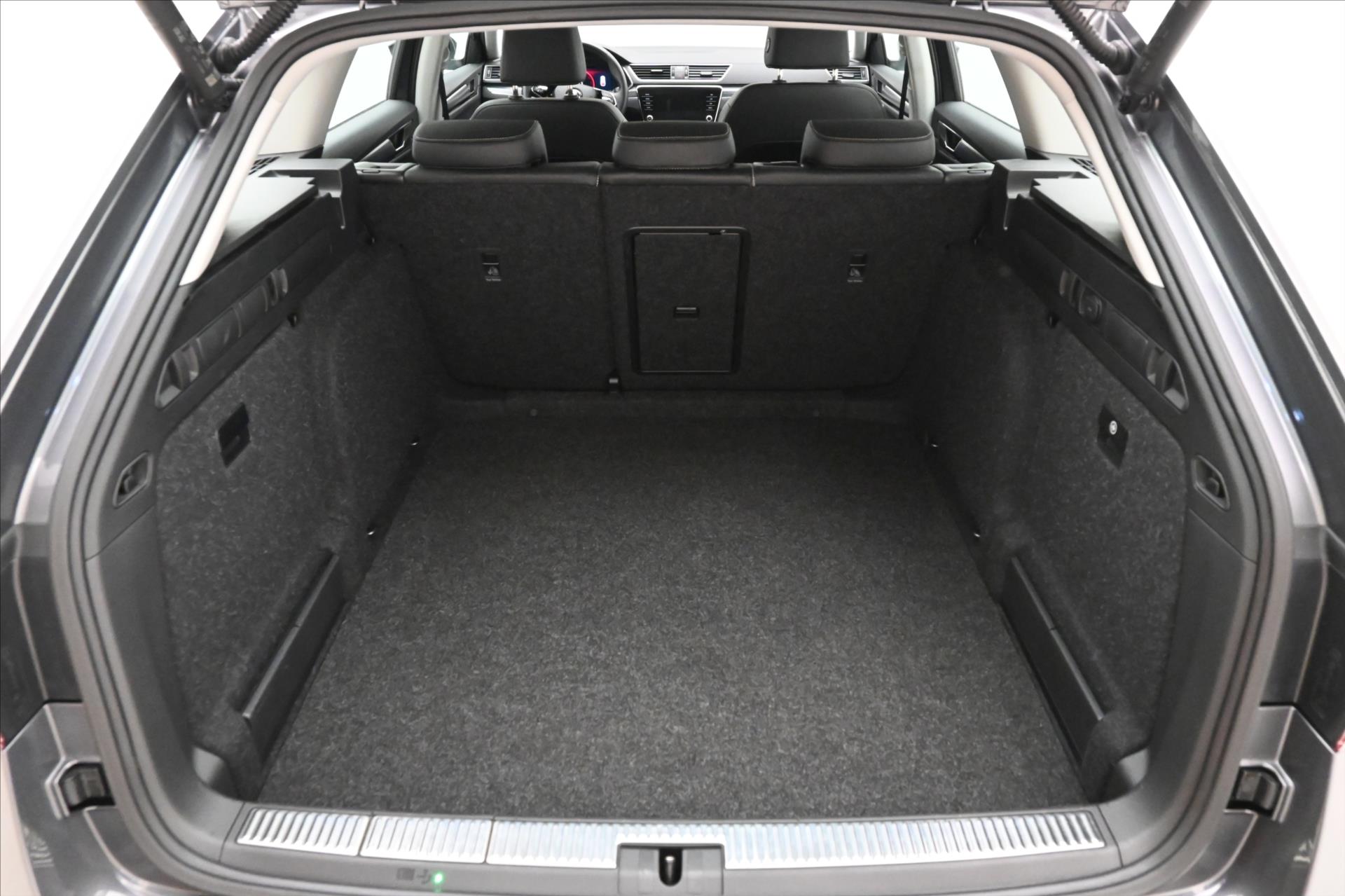 Main photo of the car Skoda Superb 2.0 TDI 110kW DSG Style Warranty up to 5 years (11)