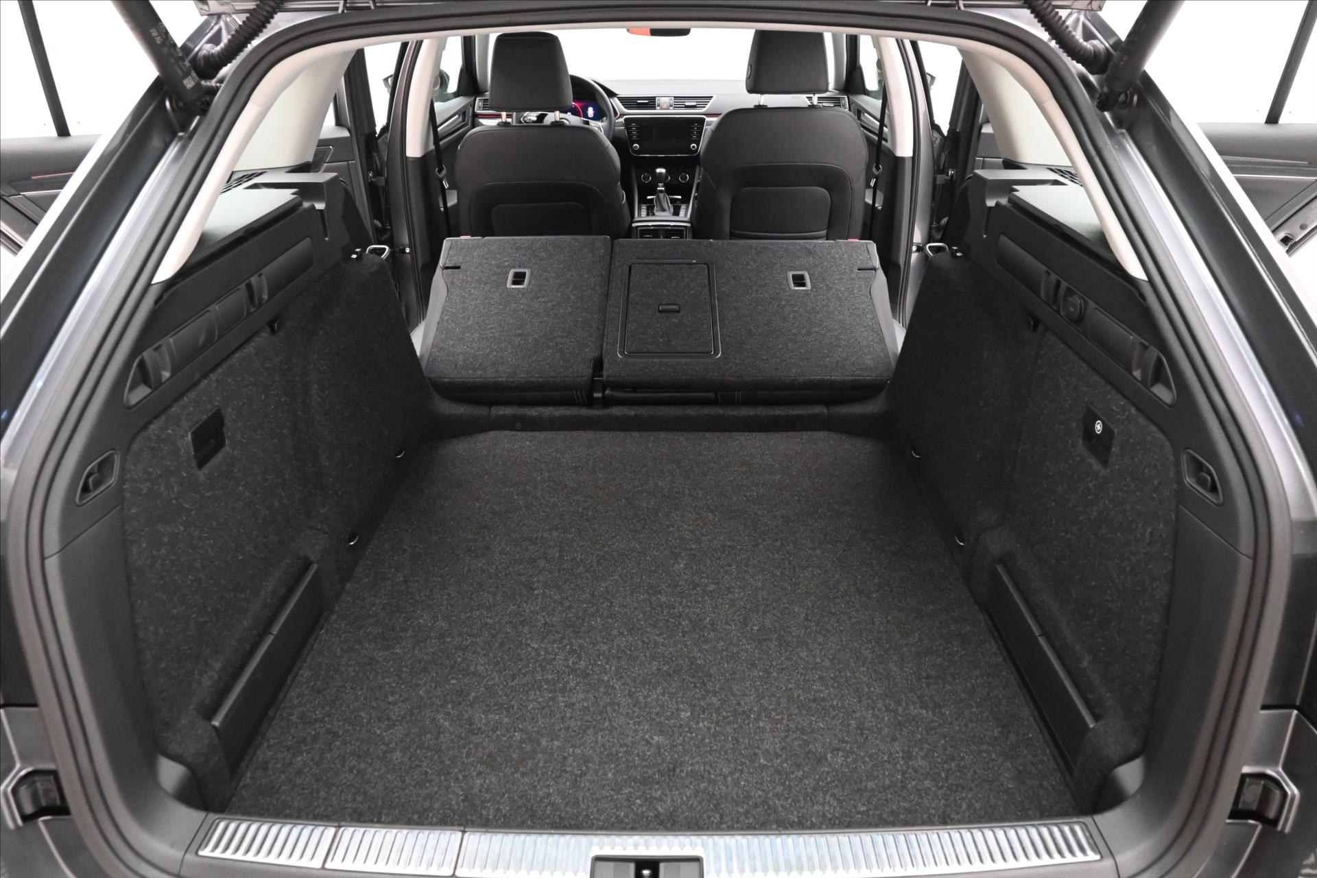 Main photo of the car Skoda Superb 2.0 TDI 110kW DSG Style Warranty up to 5 years (12)