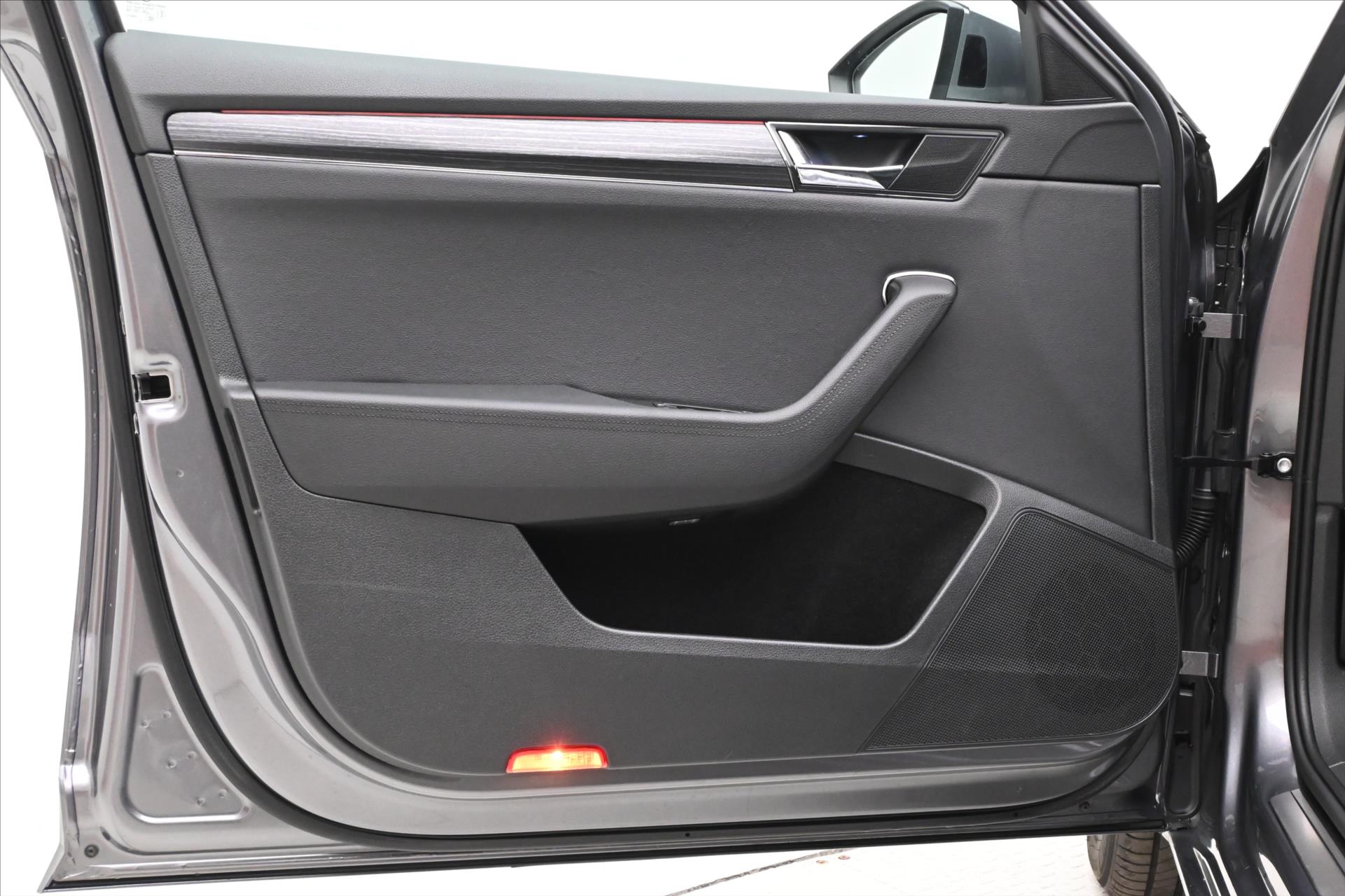 Main photo of the car Skoda Superb 2.0 TDI 110kW DSG Style Warranty up to 5 years (26)