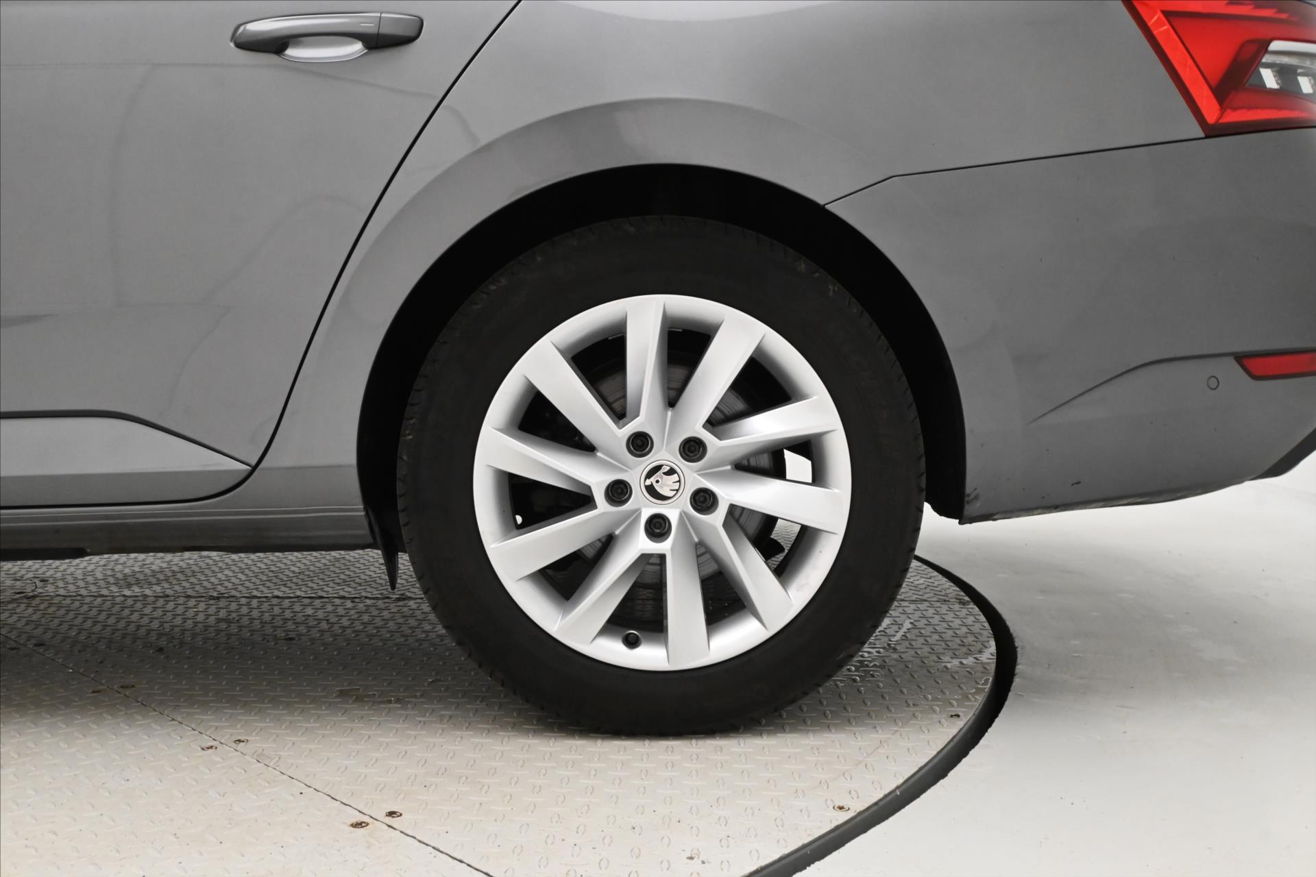 Main photo of the car Skoda Superb 2.0 TDI 110kW DSG Style Warranty up to 5 years (34)