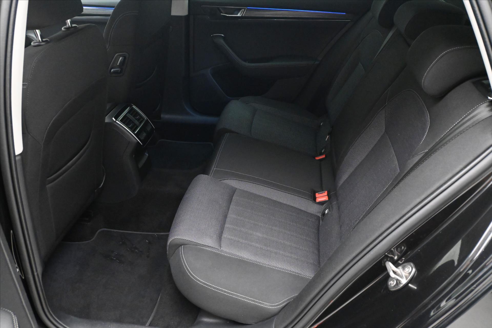 Hlavní fotografie vozu Škoda Superb 2,0 TDI 110 kW DSG Style Záruka až 5 let (15)