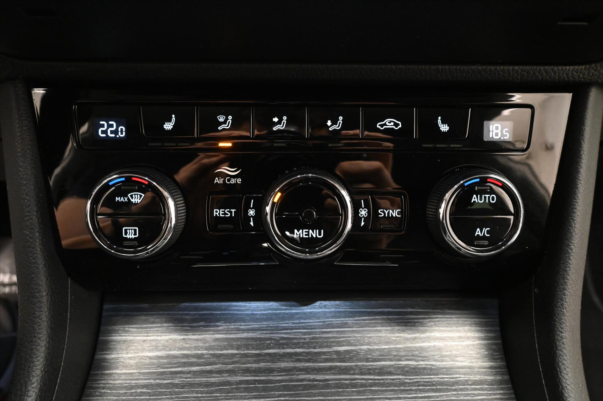 Hlavní fotografie vozu Škoda Superb 2,0 TDI 110 kW DSG Style Záruka až 5 let (22)