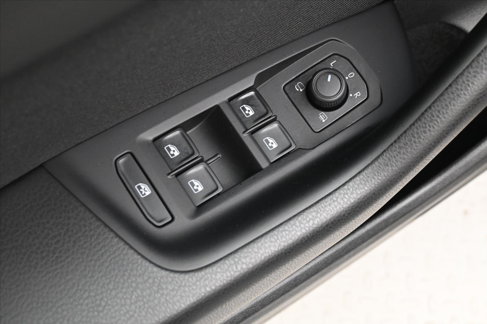 Hlavní fotografie vozu Volkswagen Passat 2,0 TDI 110 kW DSG Business Záruka až 5 let (26)