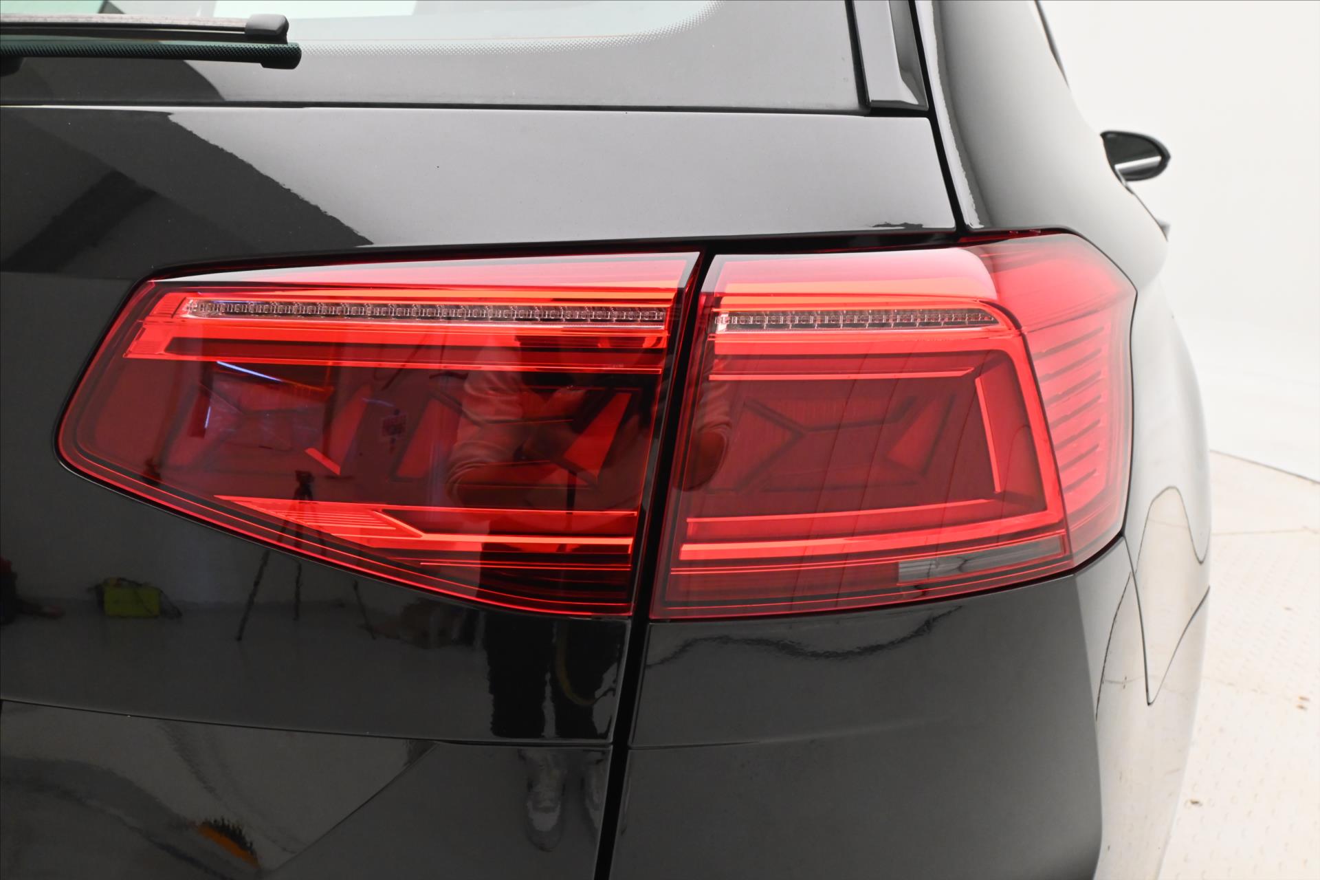 Hlavní fotografie vozu Volkswagen Passat 2,0 TDI 110 kW DSG Business Záruka až 5 let (32)