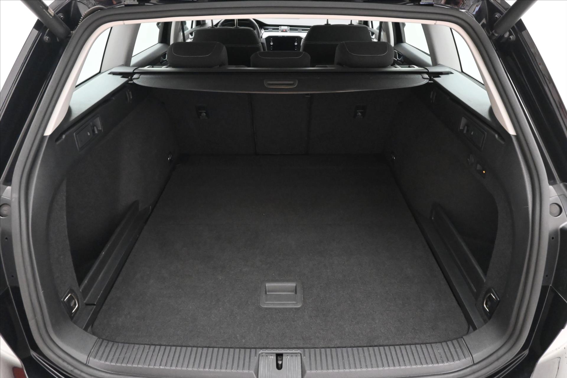 Main photo of the car Volkswagen Passat 2.0 TDI 110kW DSG Business Warranty up to 5 years (10)