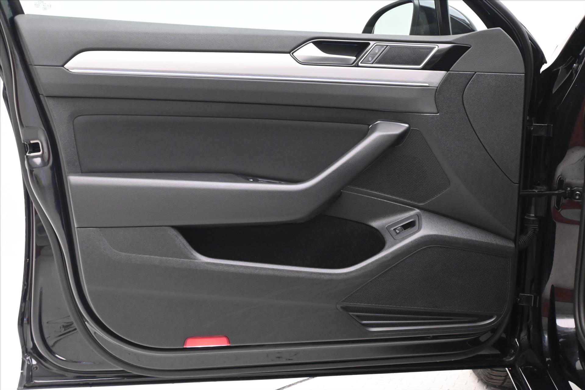 Main photo of the car Volkswagen Passat 2.0 TDI 110kW DSG Business Warranty up to 5 years (25)