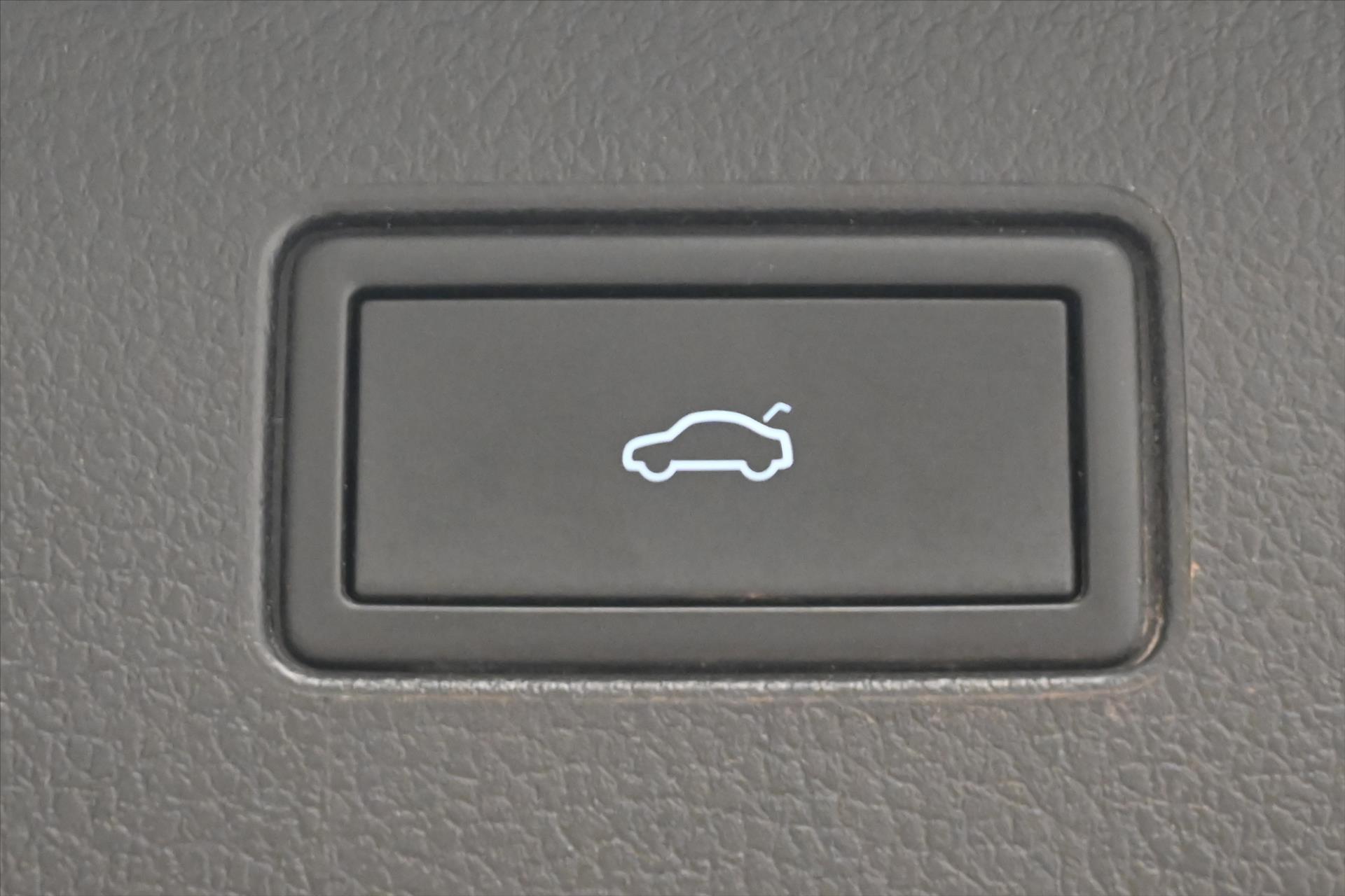 Main photo of the car Volkswagen Passat 2.0 TDI 110kW DSG Business Warranty up to 5 years (28)