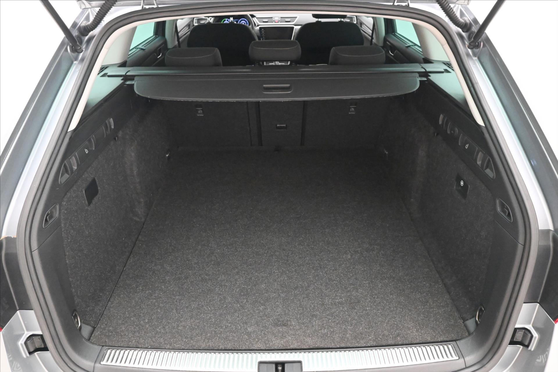 Hlavní fotografie vozu Škoda Superb 1,4 TSI iV 160 kW DSG Style Záruka až 5 let (11)