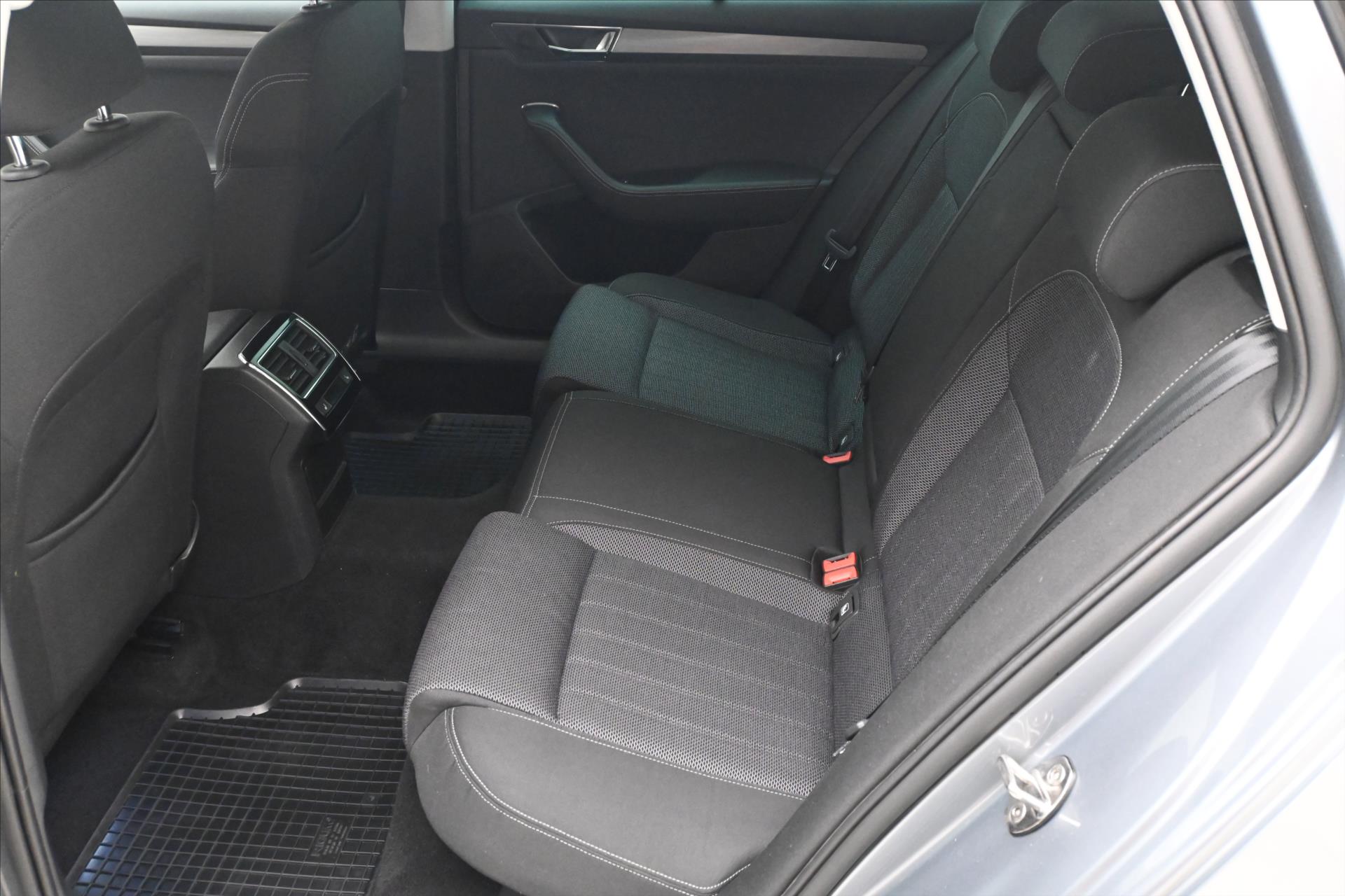 Hlavní fotografie vozu Škoda Superb 1,4 TSI iV 160 kW DSG Style Záruka až 5 let (15)