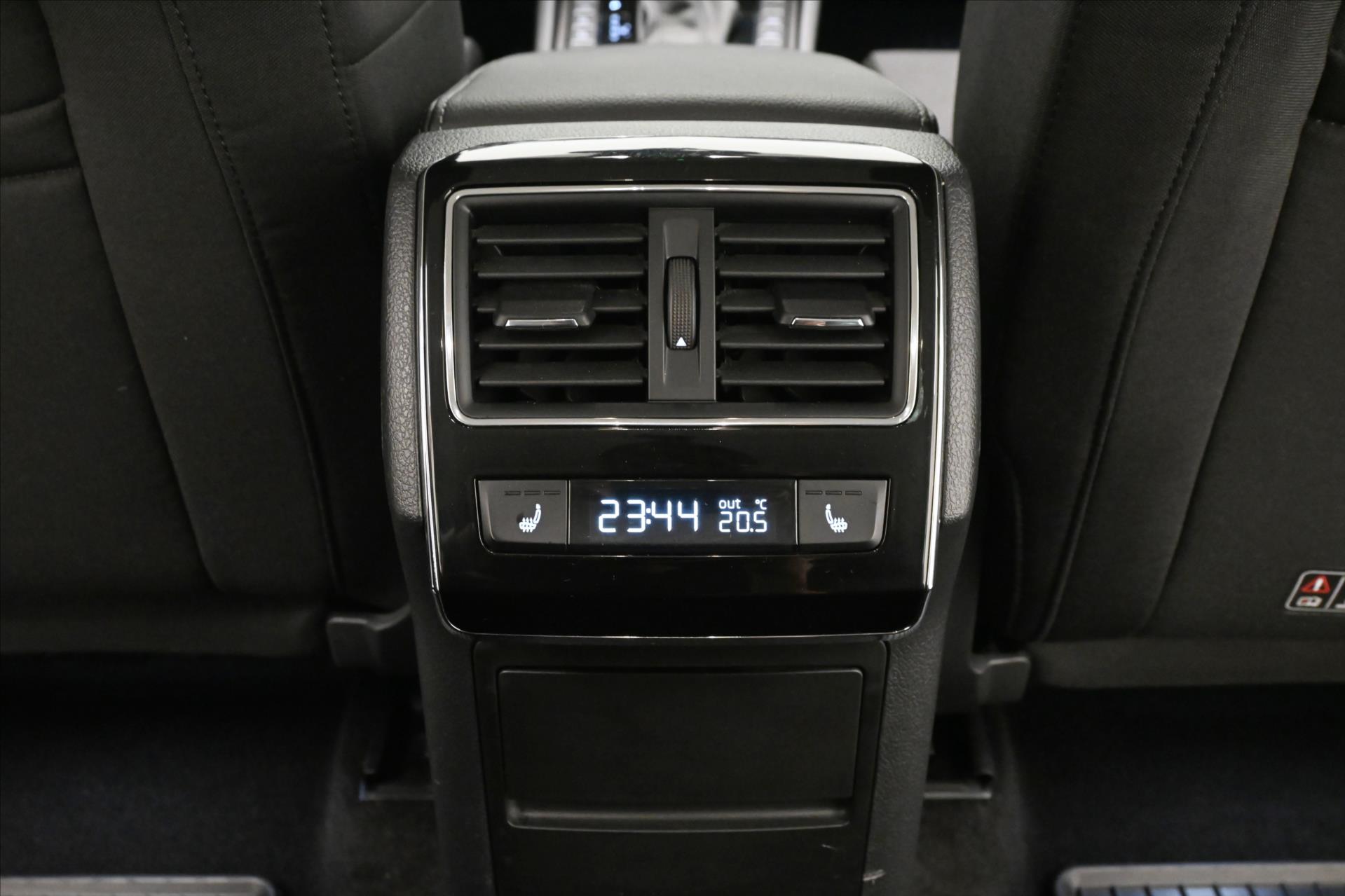 Hlavní fotografie vozu Škoda Superb 1,4 TSI iV 160 kW DSG Style Záruka až 5 let (23)