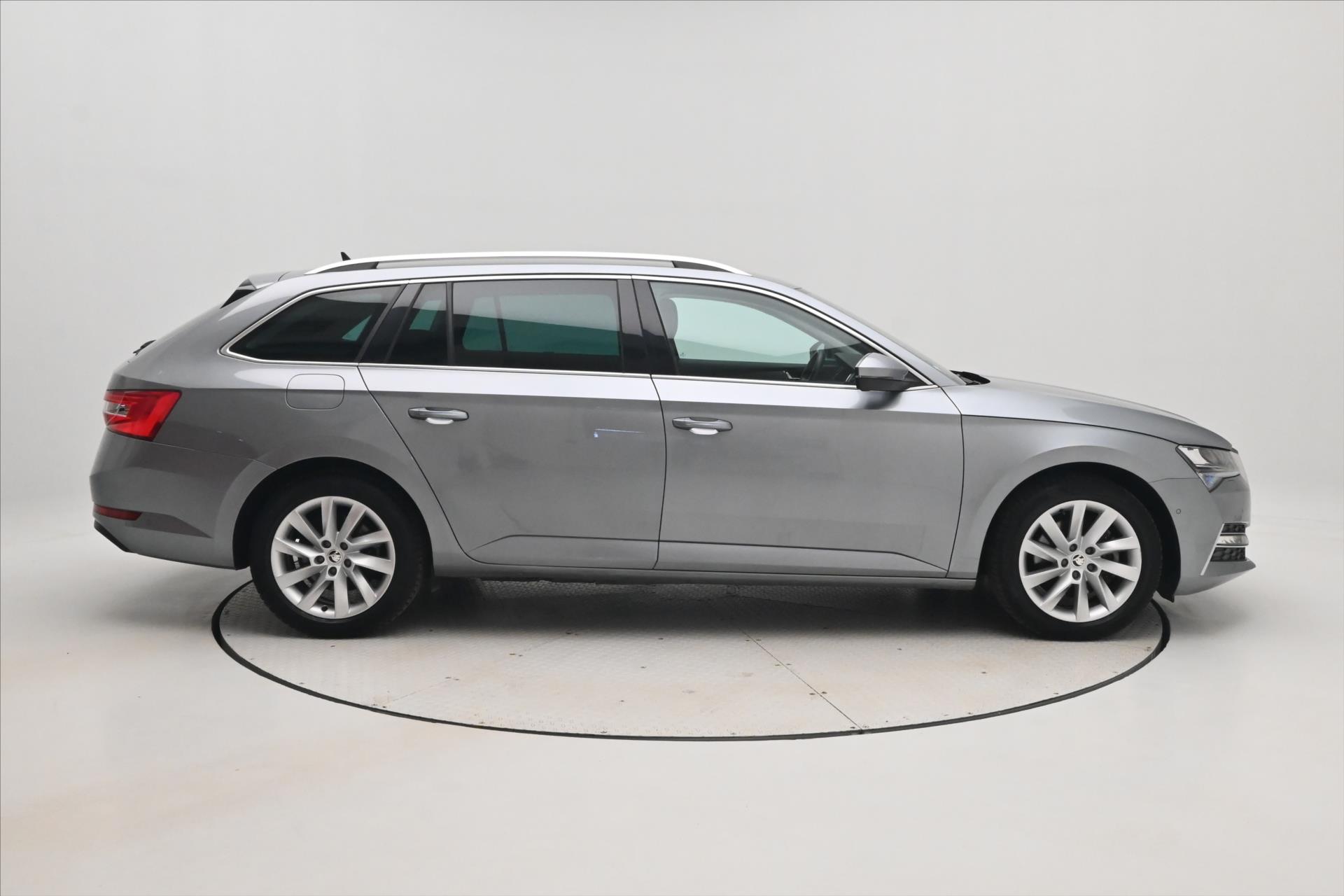 Hlavní fotografie vozu Škoda Superb 1,4 TSI iV 160 kW DSG Style Záruka až 5 let (5)